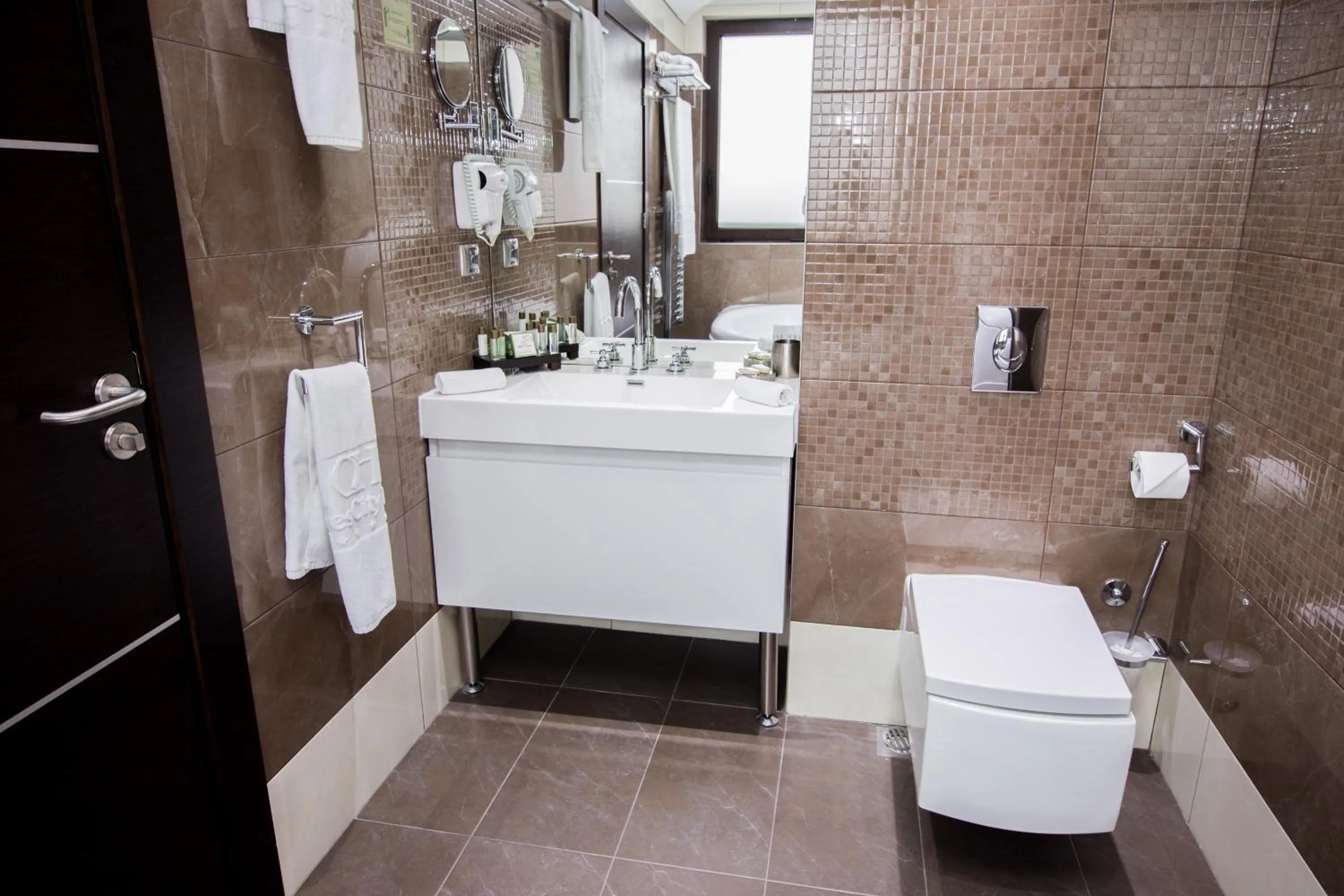 Bathroom in Best Western Plus Olives City Hotel - Free Pool & Parking