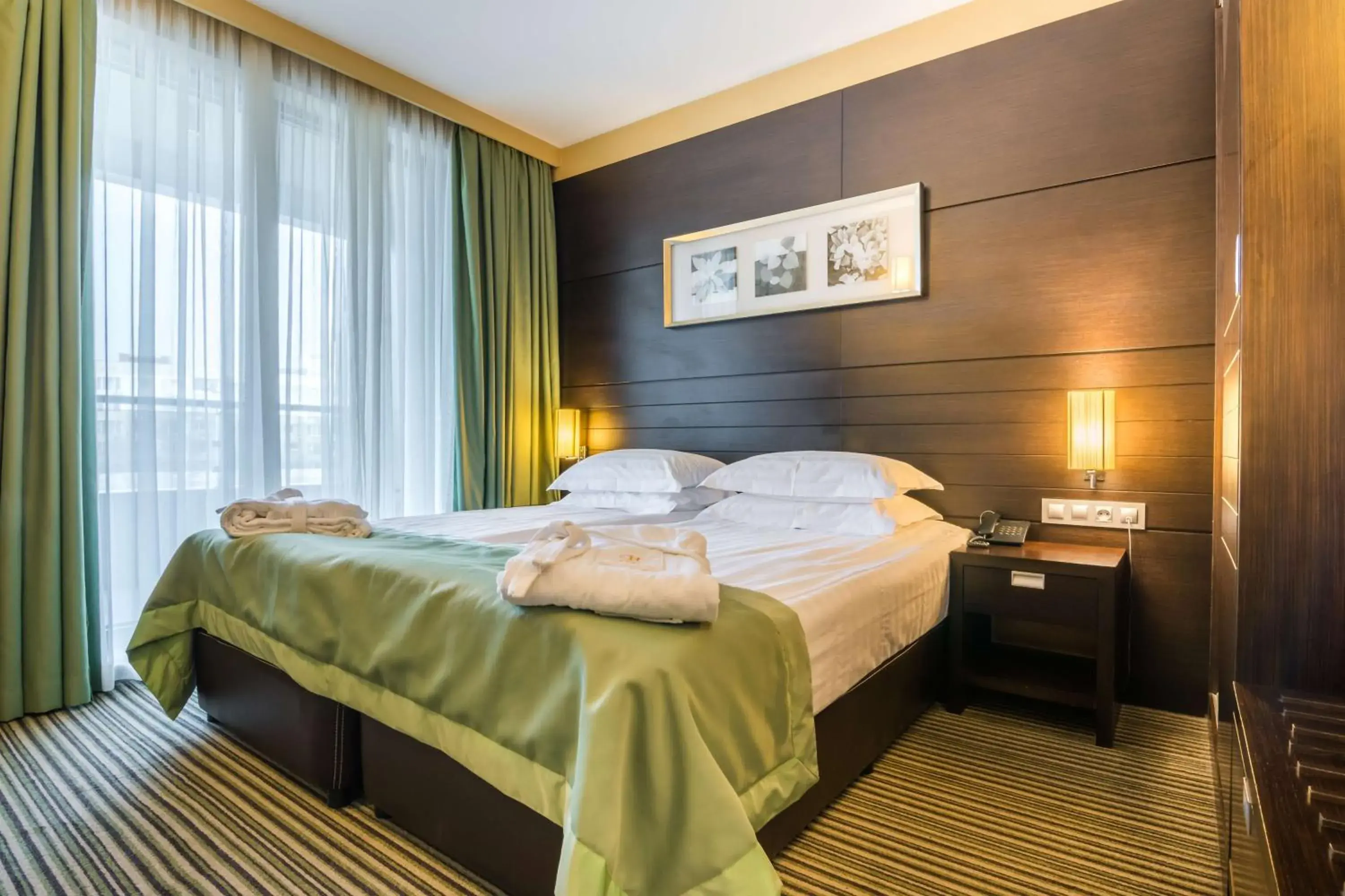 Deluxe Queen Room with Terrace - Non-Smoking in Best Western Plus Olives City Hotel - Free Parking Deluxe Queen Room with Terrace - Non-Smoking in Best Western Plus Olives City Hotel - Free Parking
