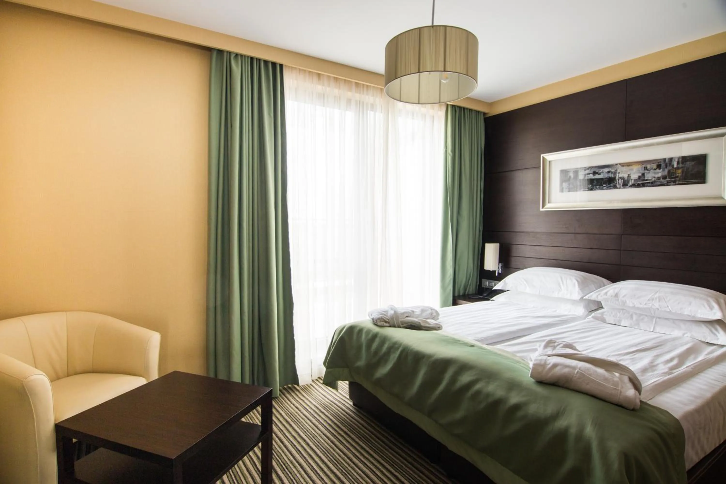 Bedroom, Bed in Best Western Plus Olives City Hotel - Free Pool & Parking