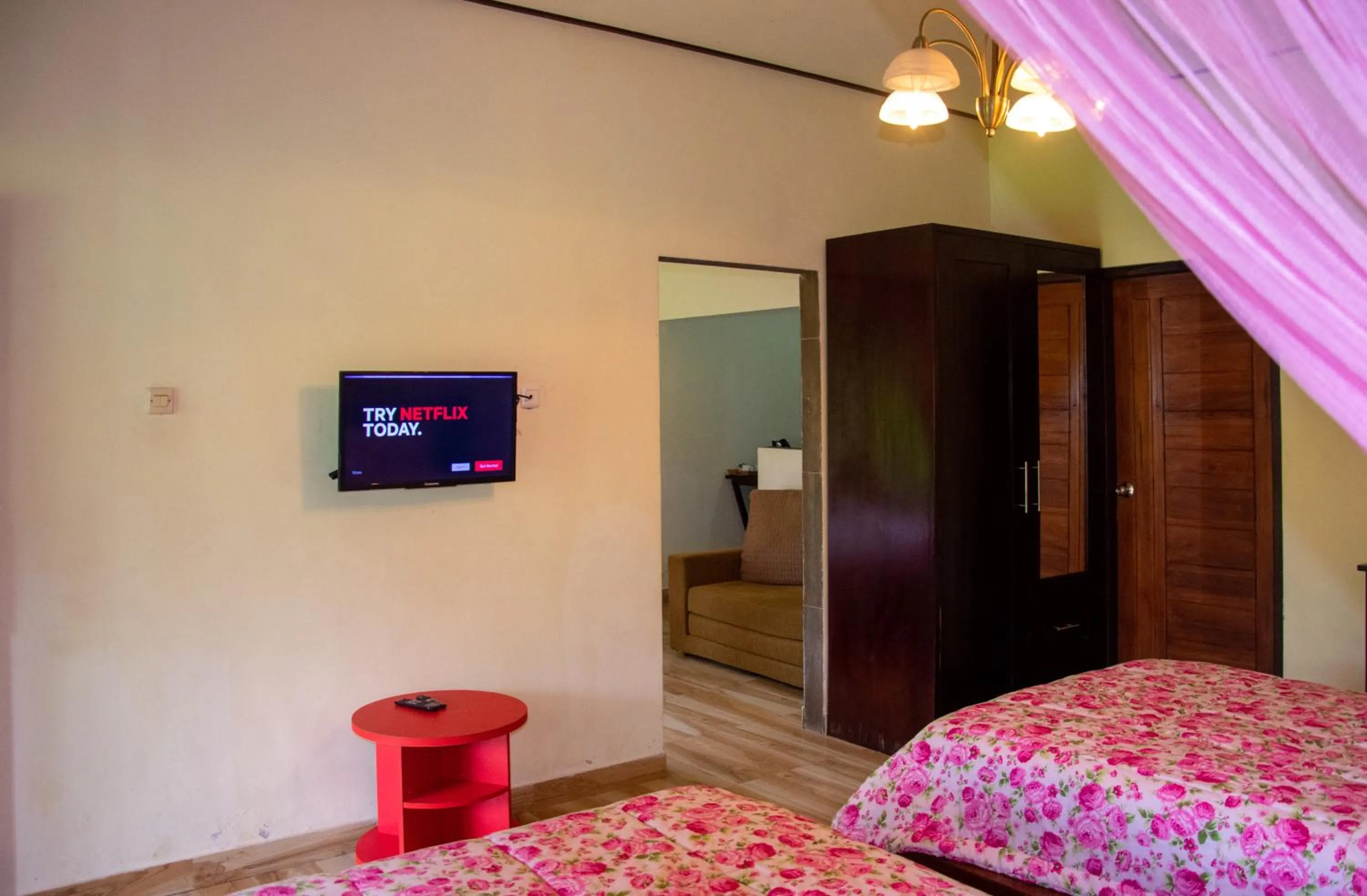 TV and multimedia, Bed in Amartya Puri Green Cottages