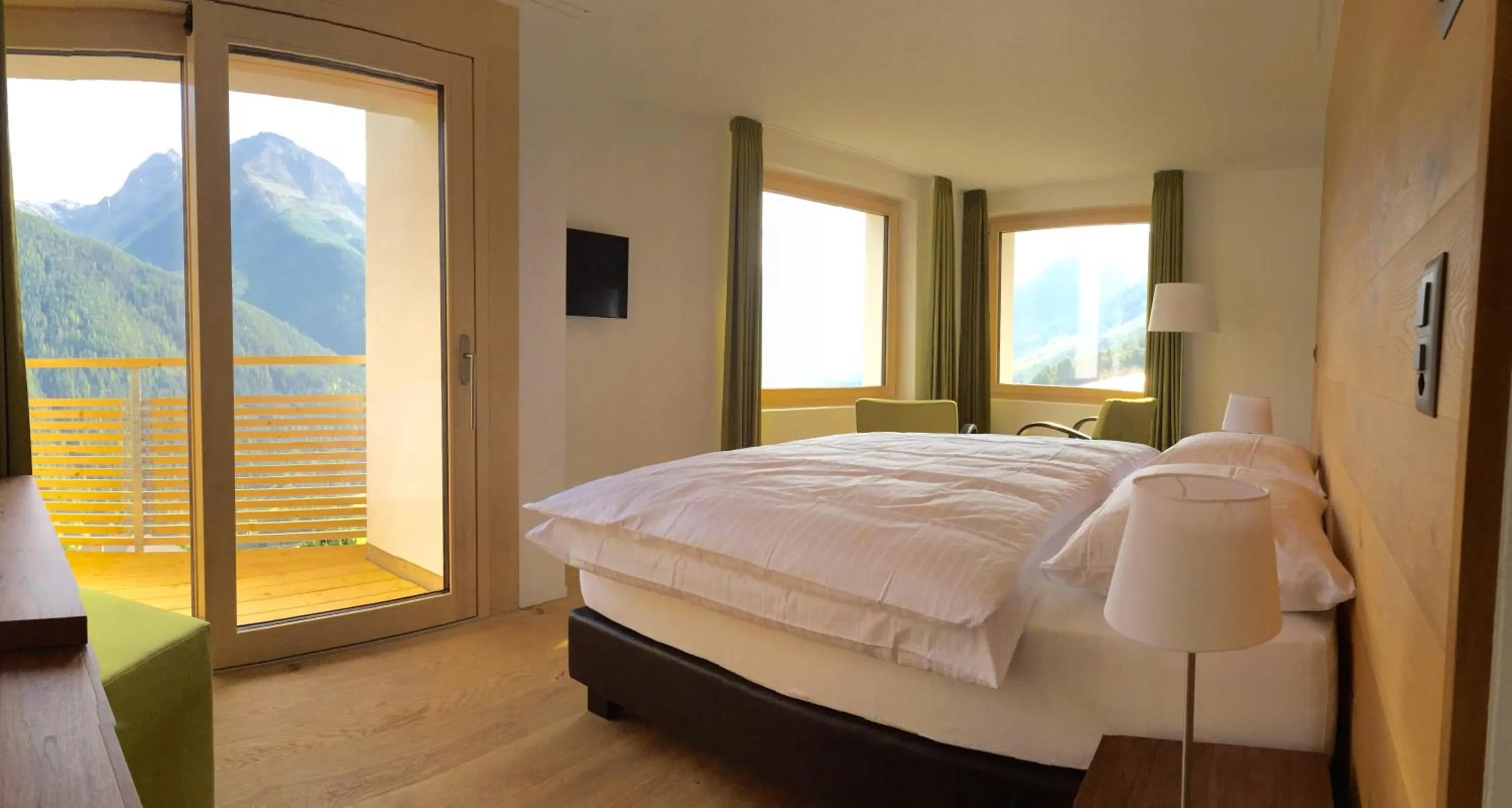 TV and multimedia, Bed in Guarda Lodge