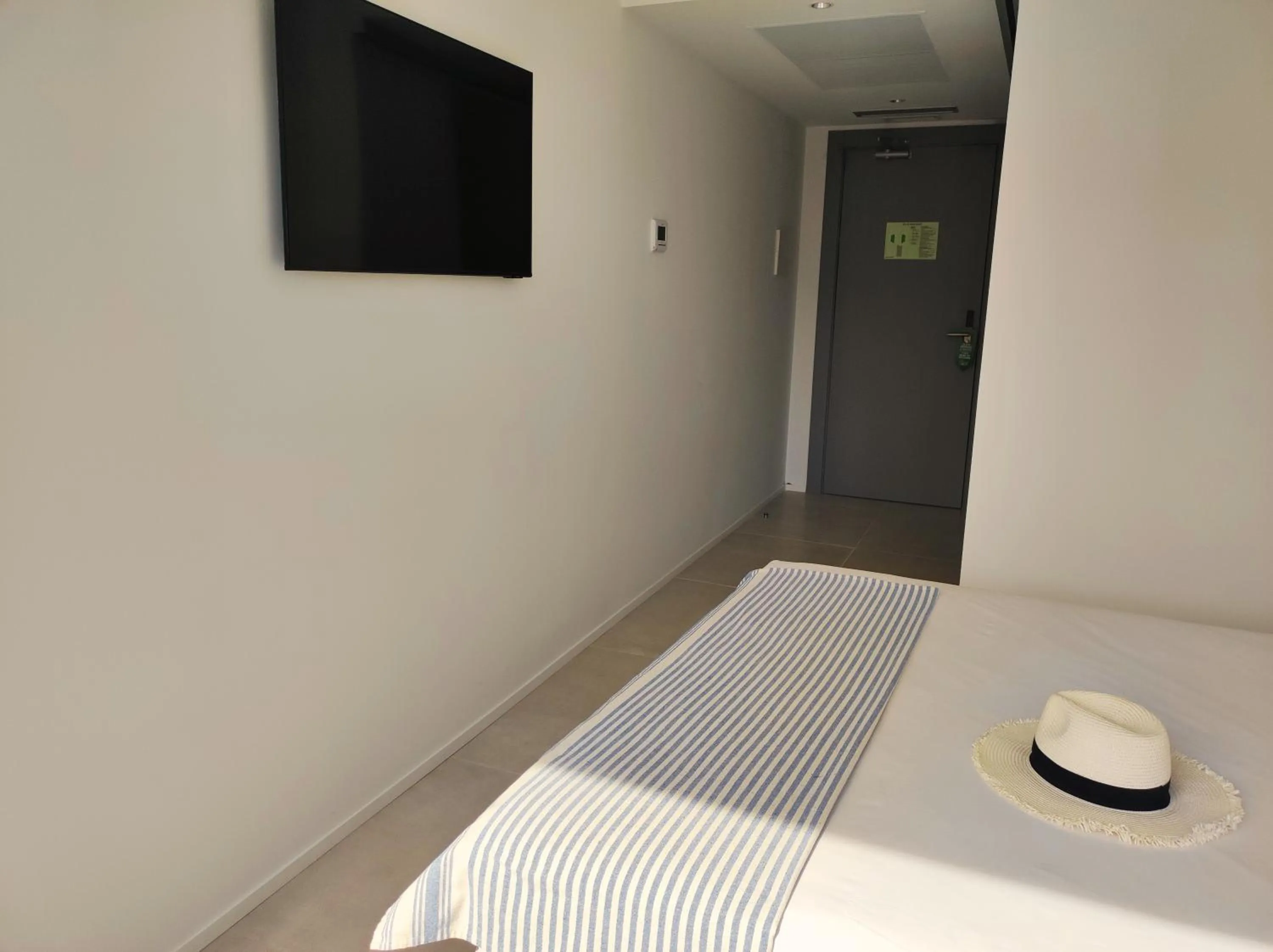 TV and multimedia, Bed in MYO Barcelona Hotel & Apartments