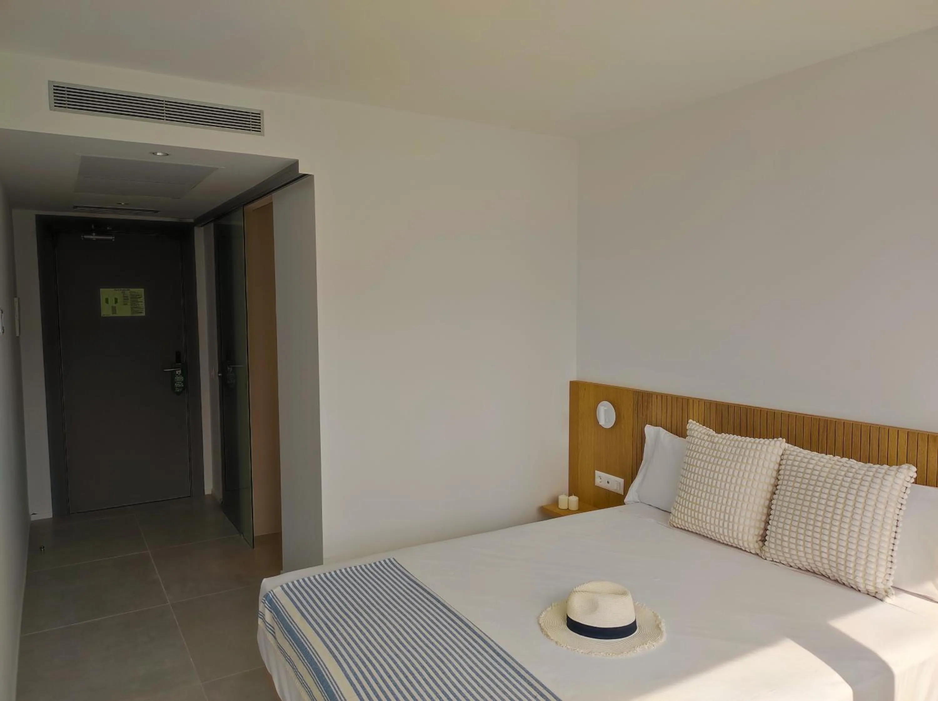 Bed in MYO Barcelona Hotel & Apartments