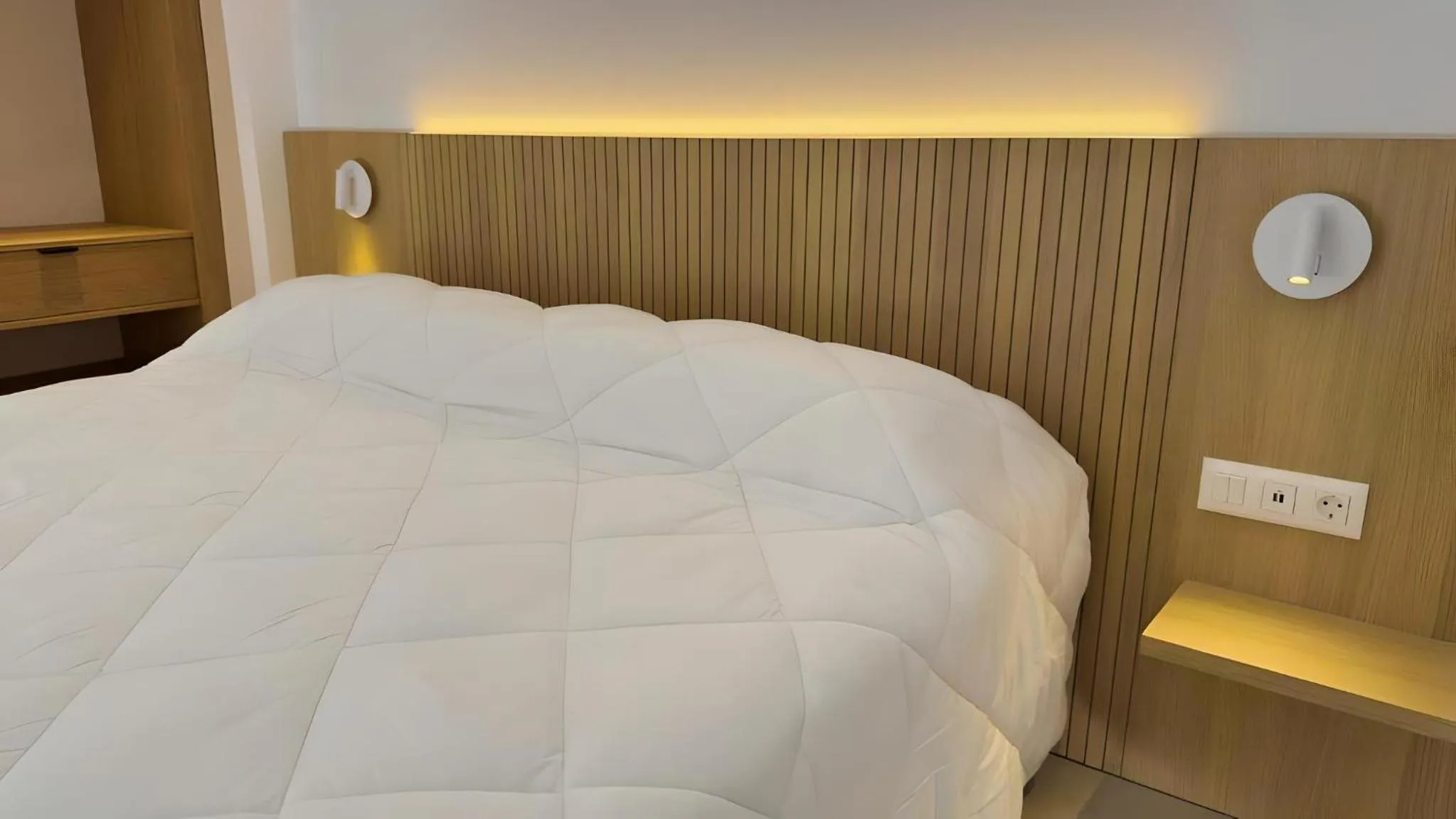 Bed in MYO Barcelona Hotel & Apartments