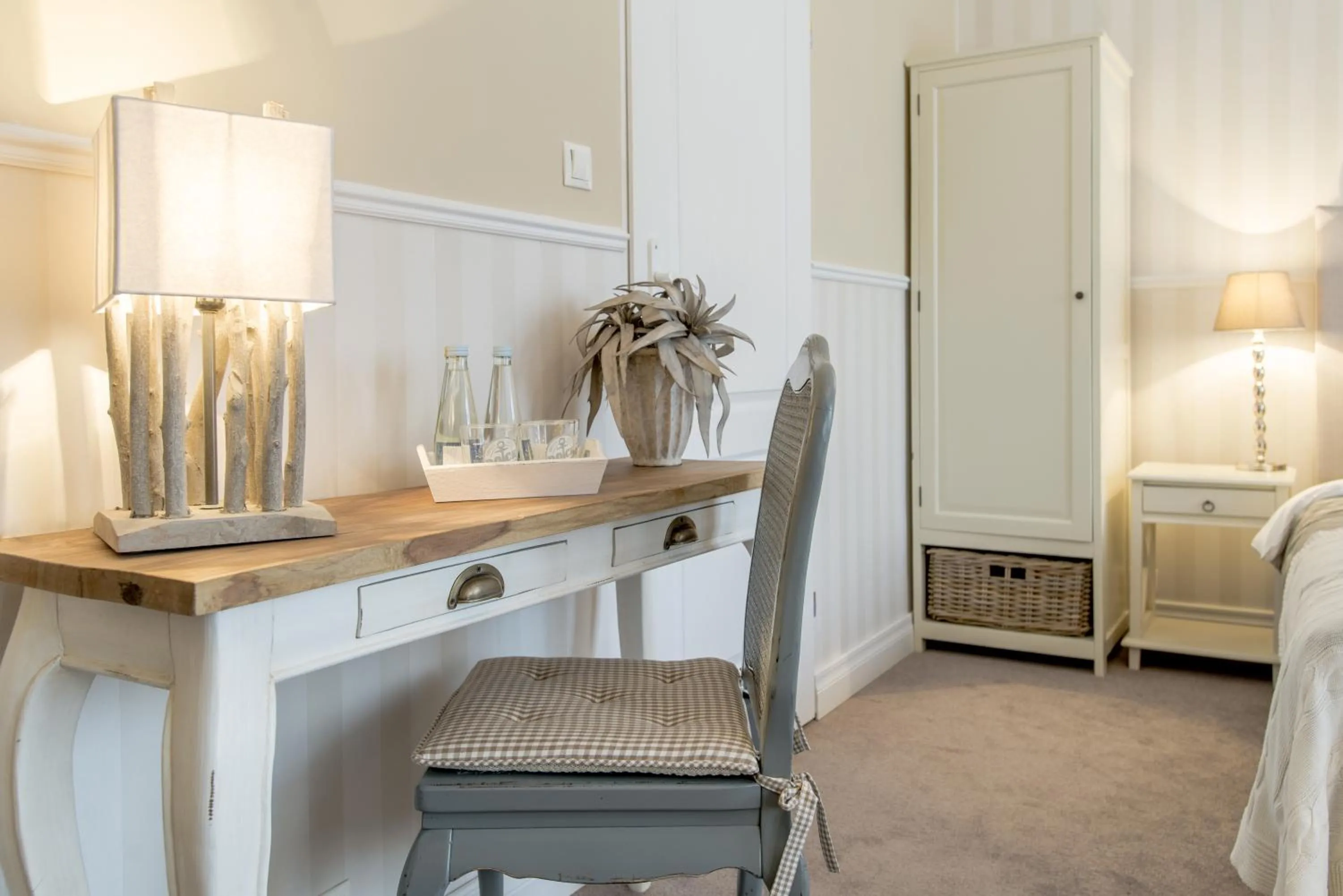 Decorative detail, Bed in Hotel Wodnik