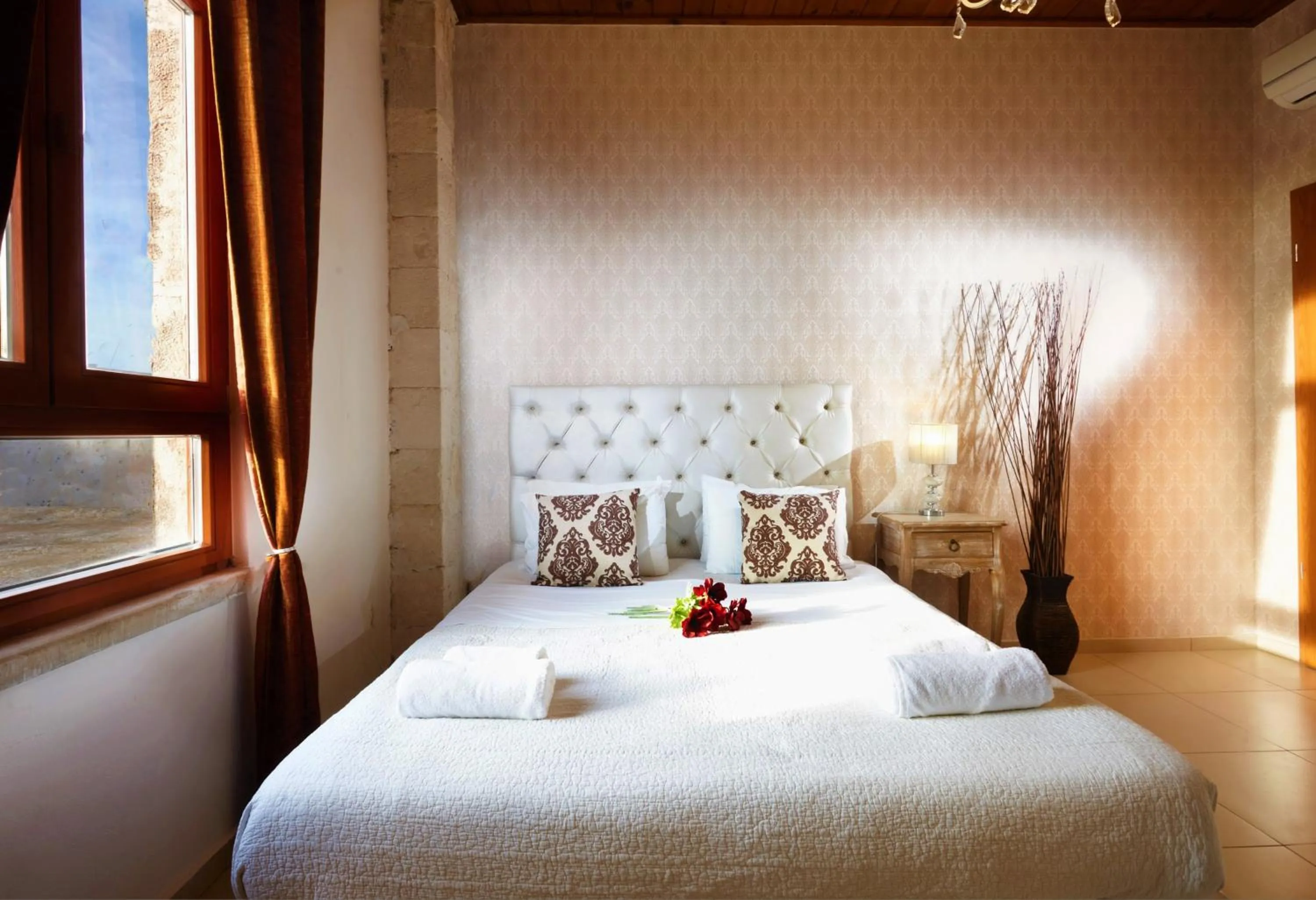 Bed in Archontiko Old Town Suites