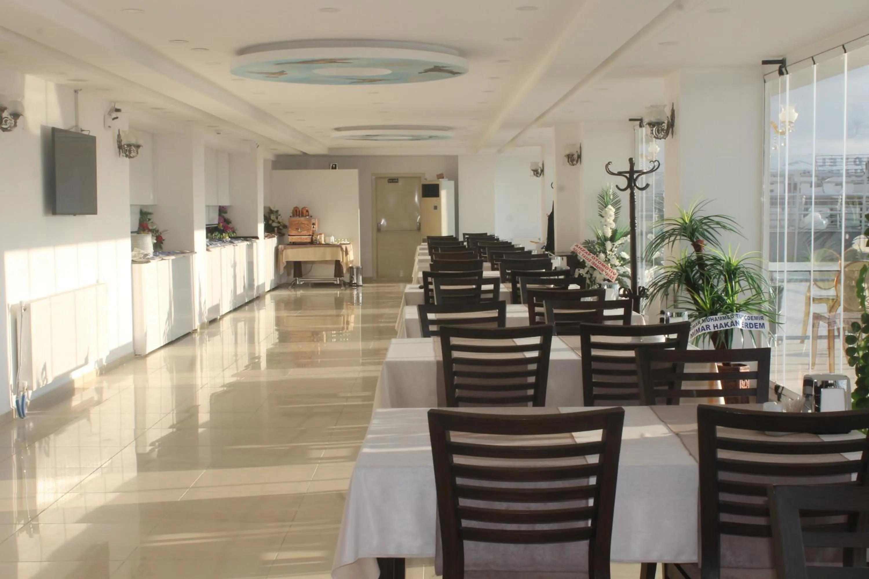 Restaurant/places to eat in Resmina Hotel