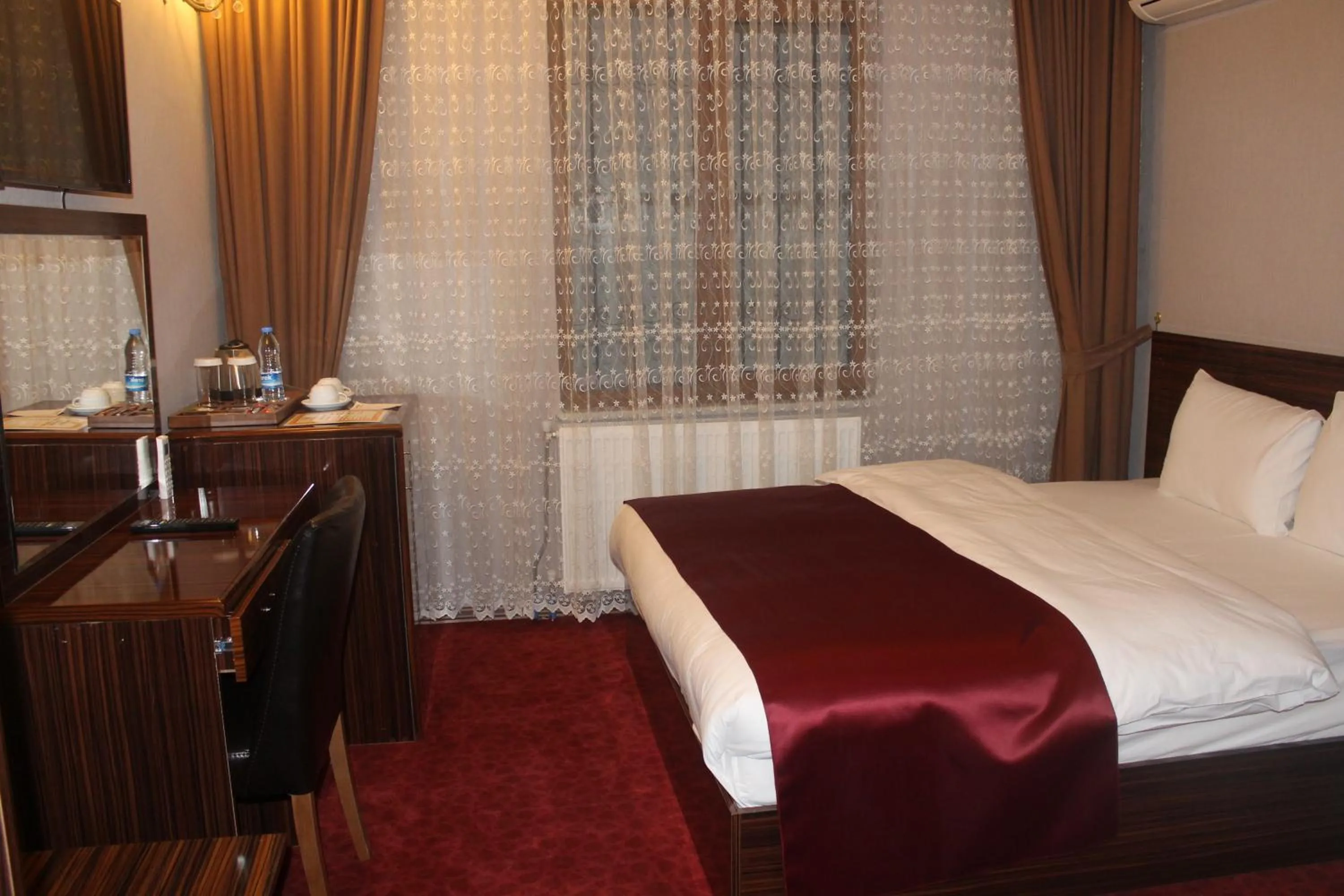Bedroom, Bed in Resmina Hotel