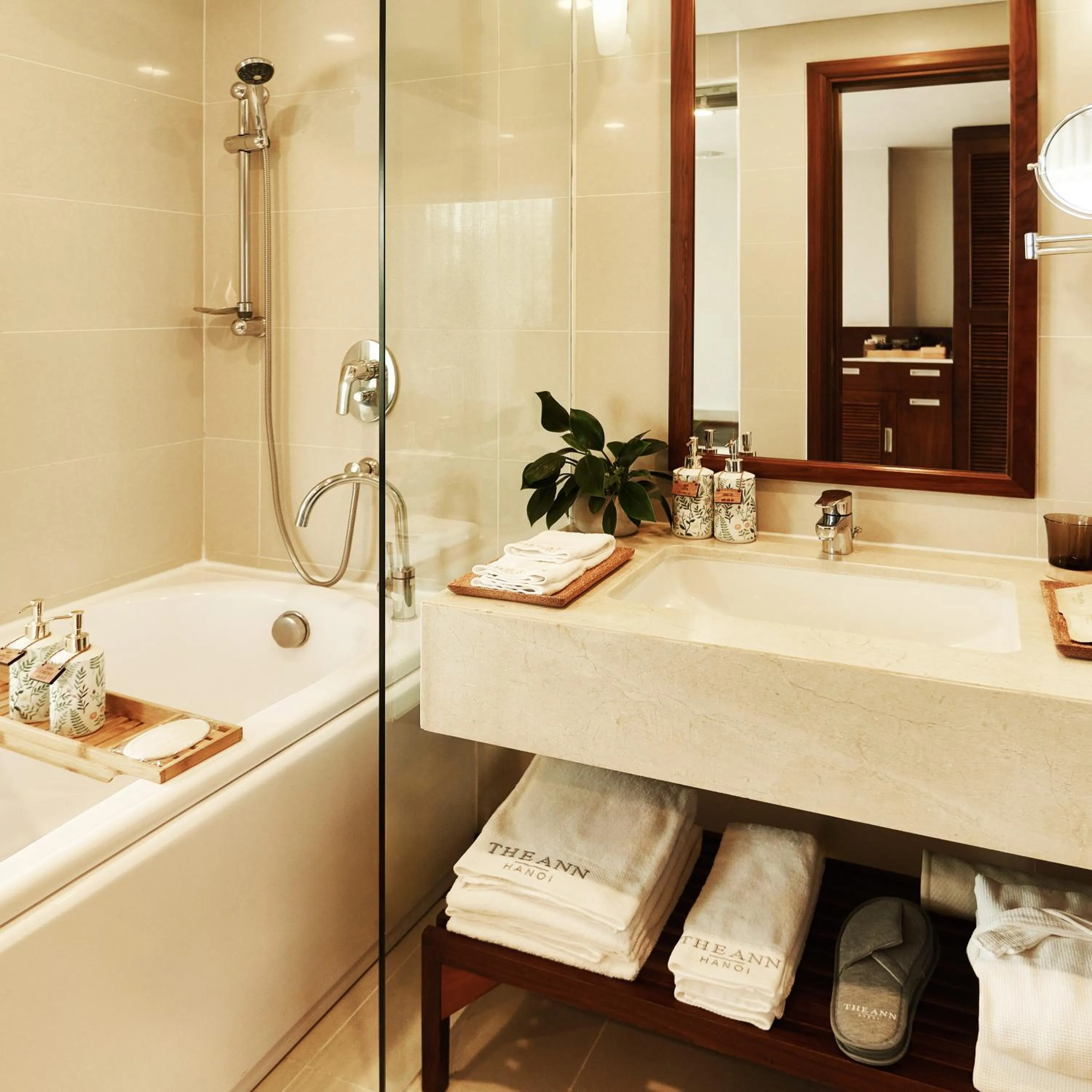 Shower in The Ann Hanoi Hotel & Spa