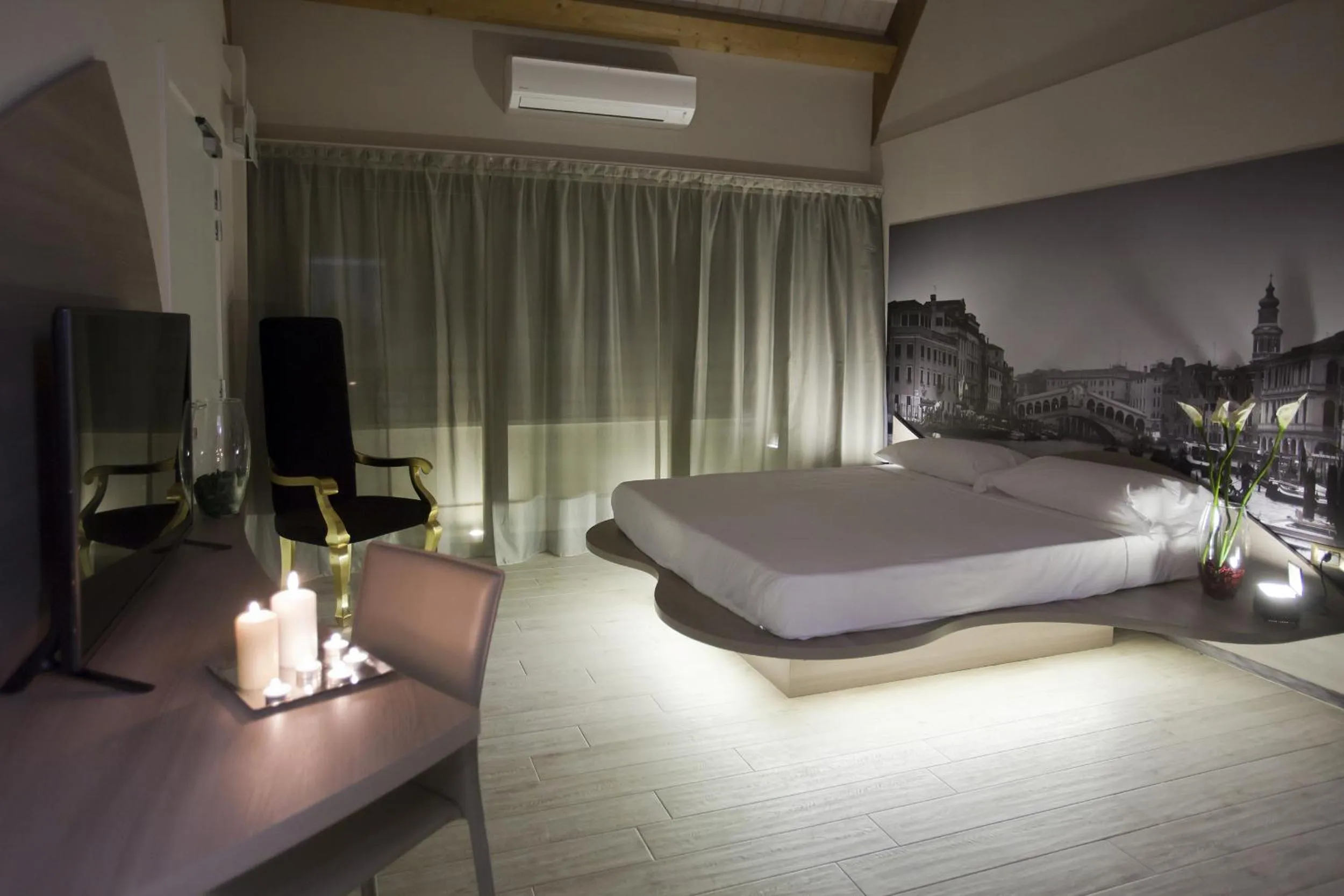 Photo of the whole room in Hotel Seven Rooms