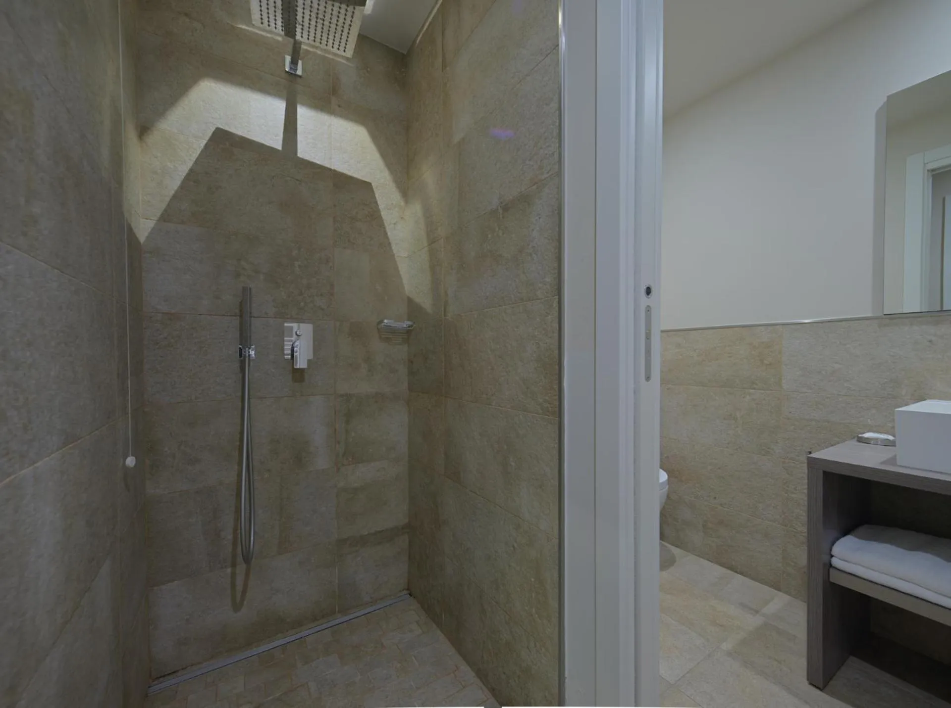 Shower in Hotel Seven Rooms