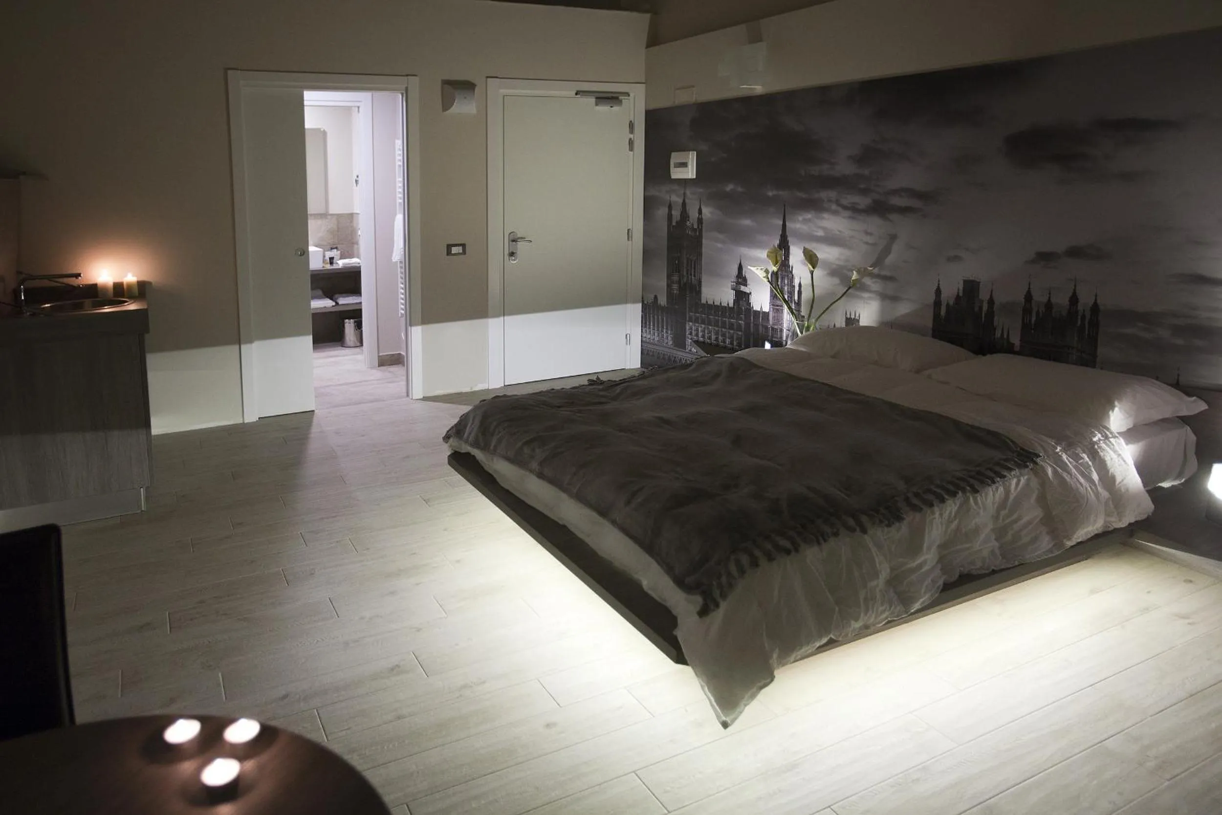 Photo of the whole room in Hotel Seven Rooms