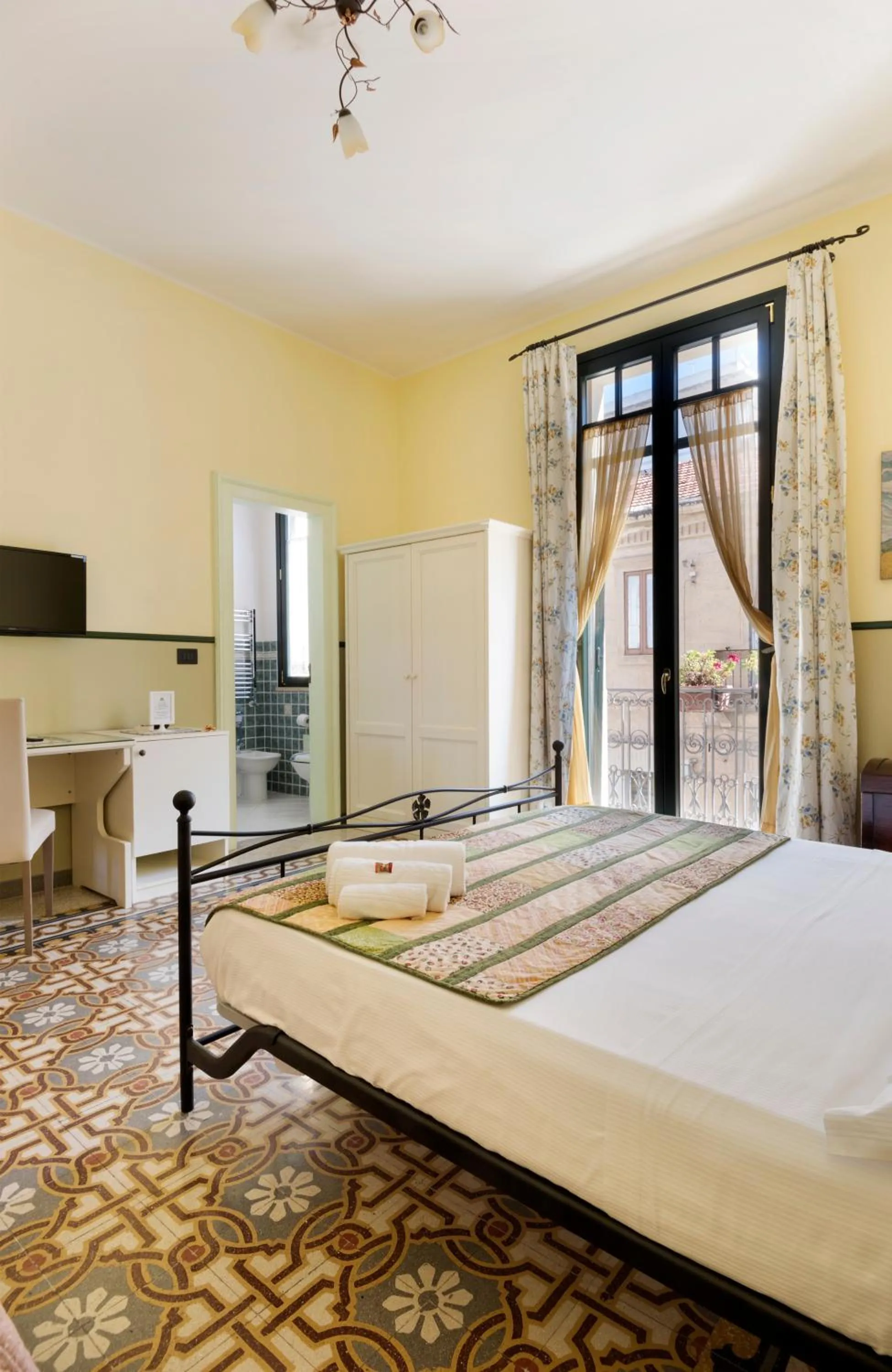 Photo of the whole room, Bed in Villa Lavinia