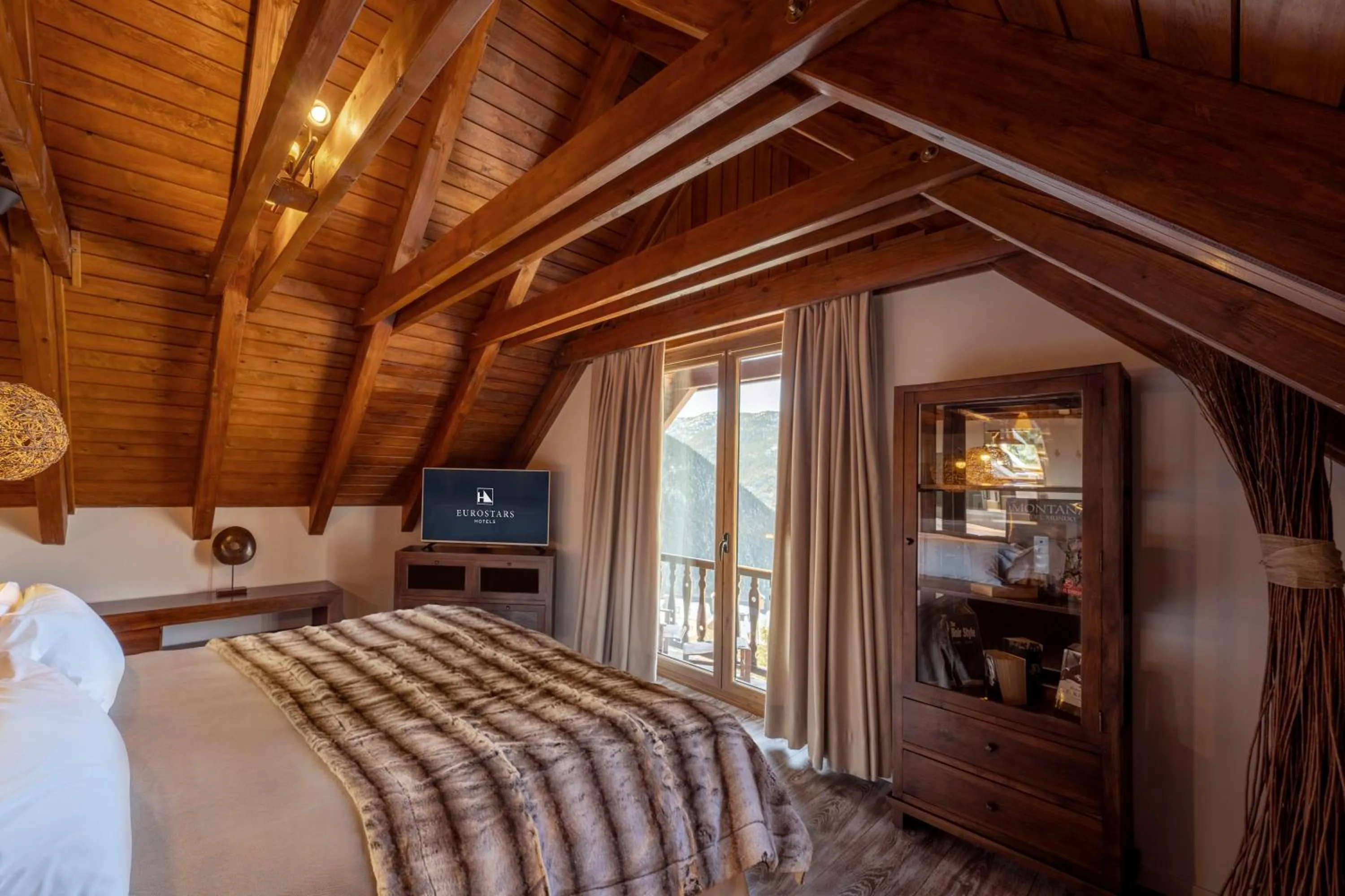 Photo of the whole room, Bed in Eurostars La Pleta