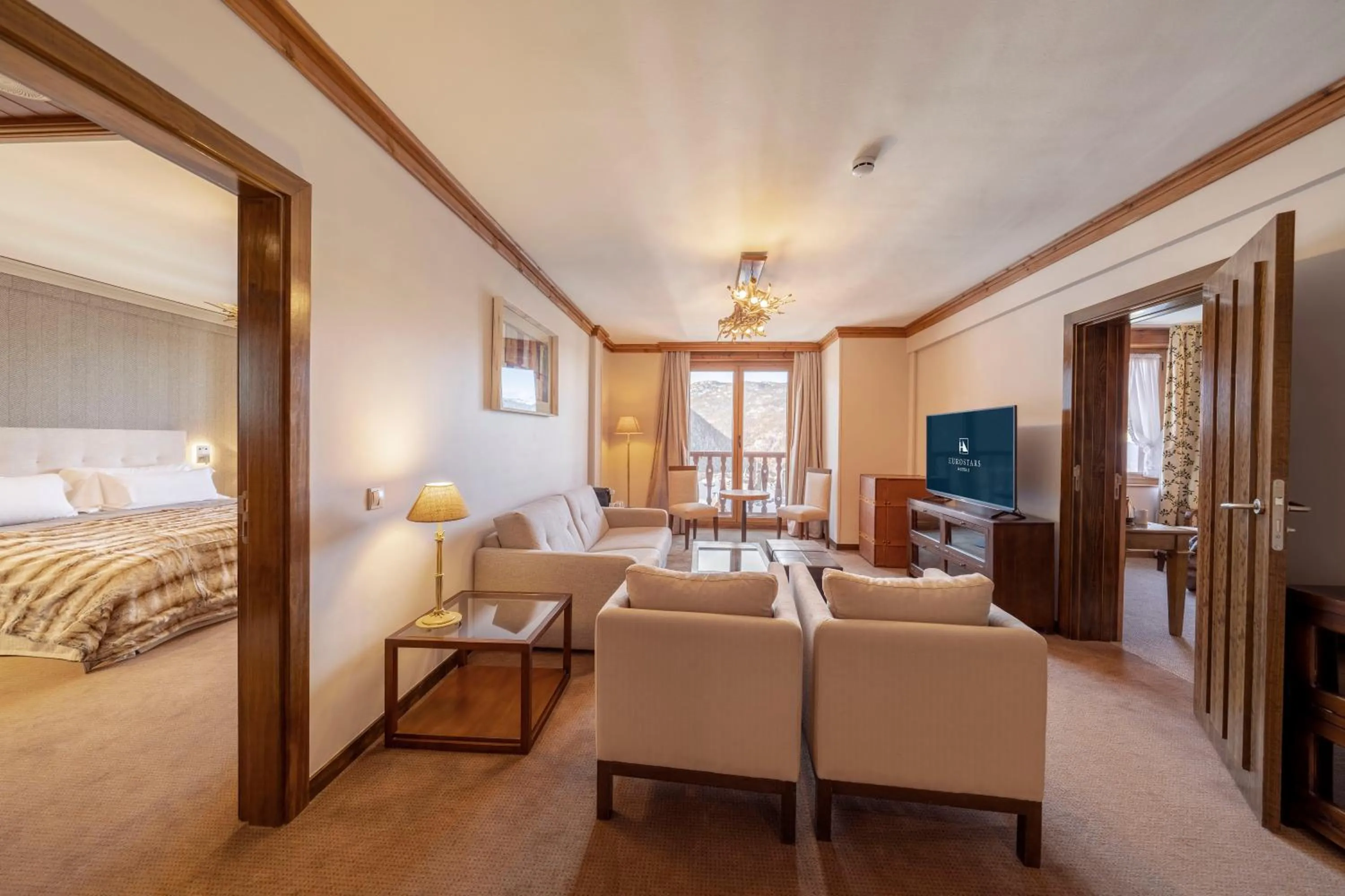 Living room, Bed in Eurostars La Pleta