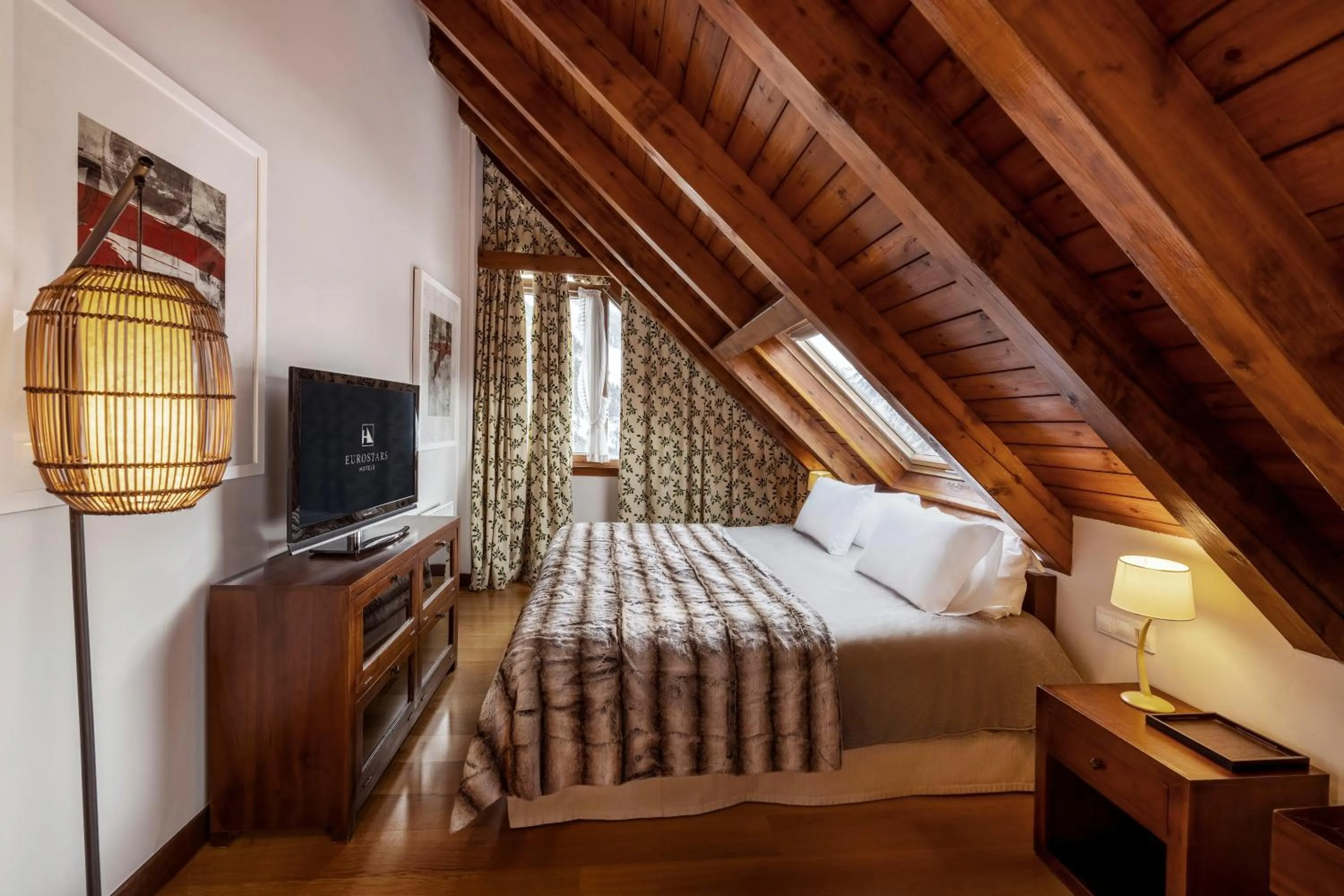 Photo of the whole room, Bed in Eurostars La Pleta