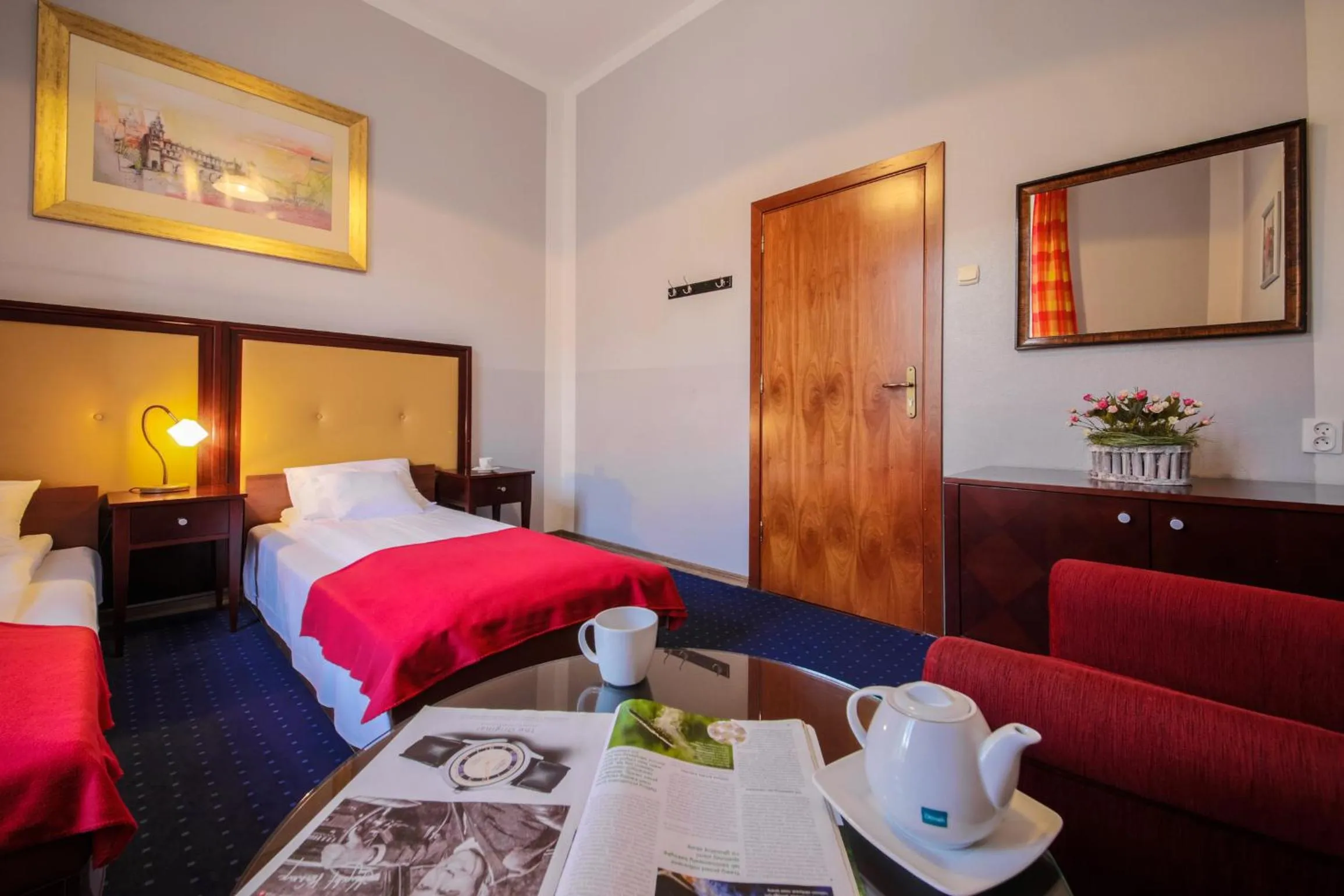 Photo of the whole room, Bed in Red Carpet Hostel