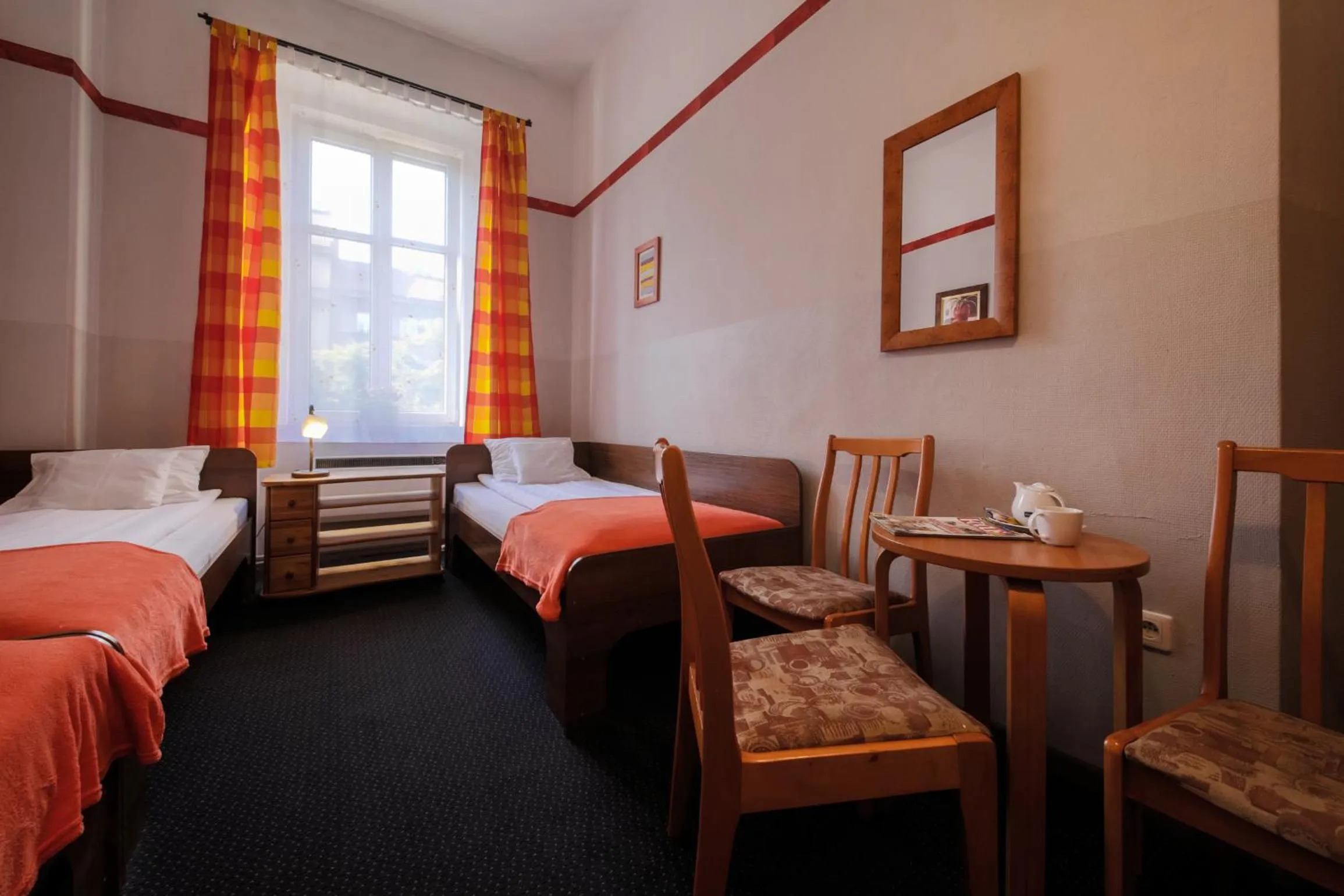 Photo of the whole room, Bed in Red Carpet Hostel