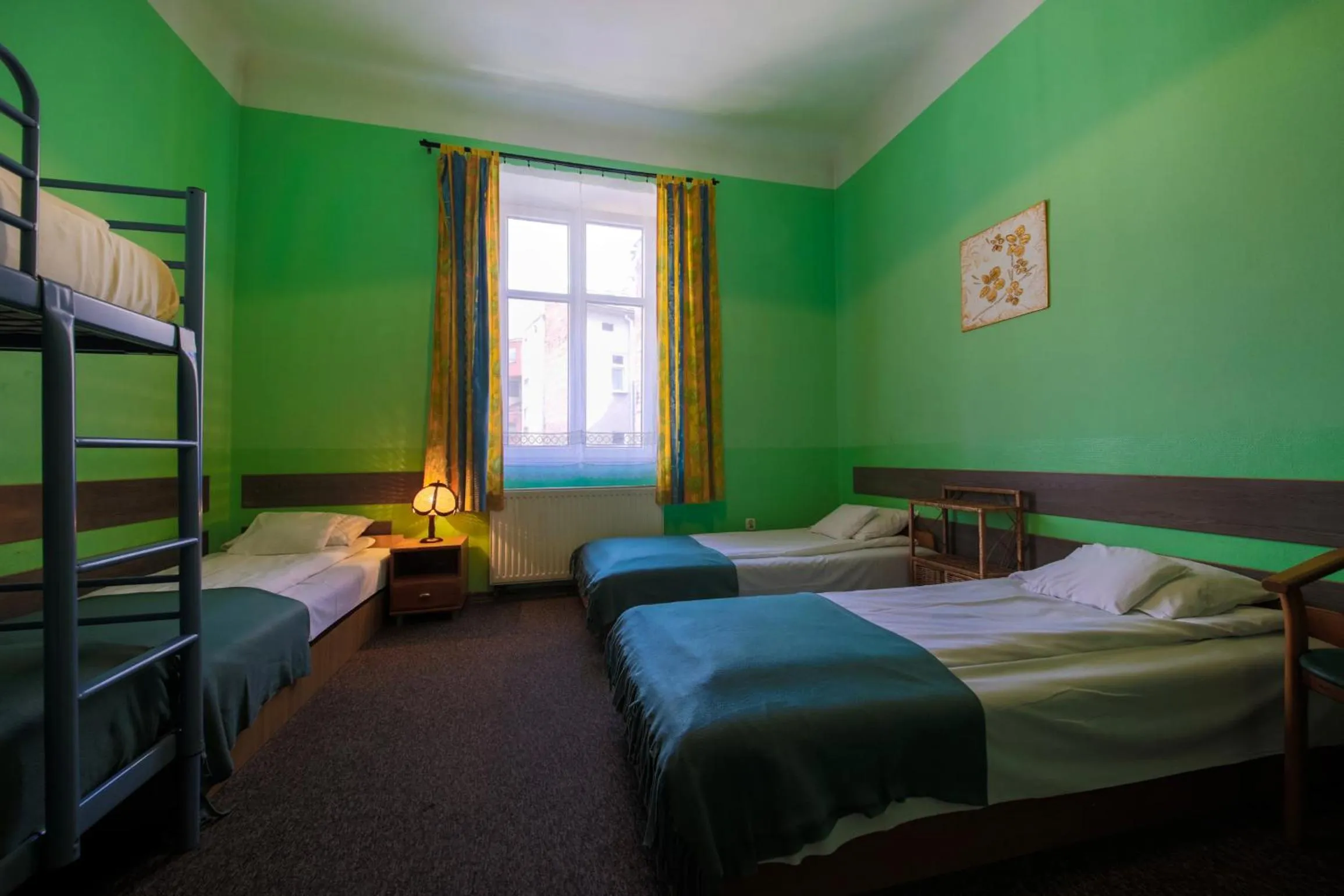 Photo of the whole room, Bed in Red Carpet Hostel