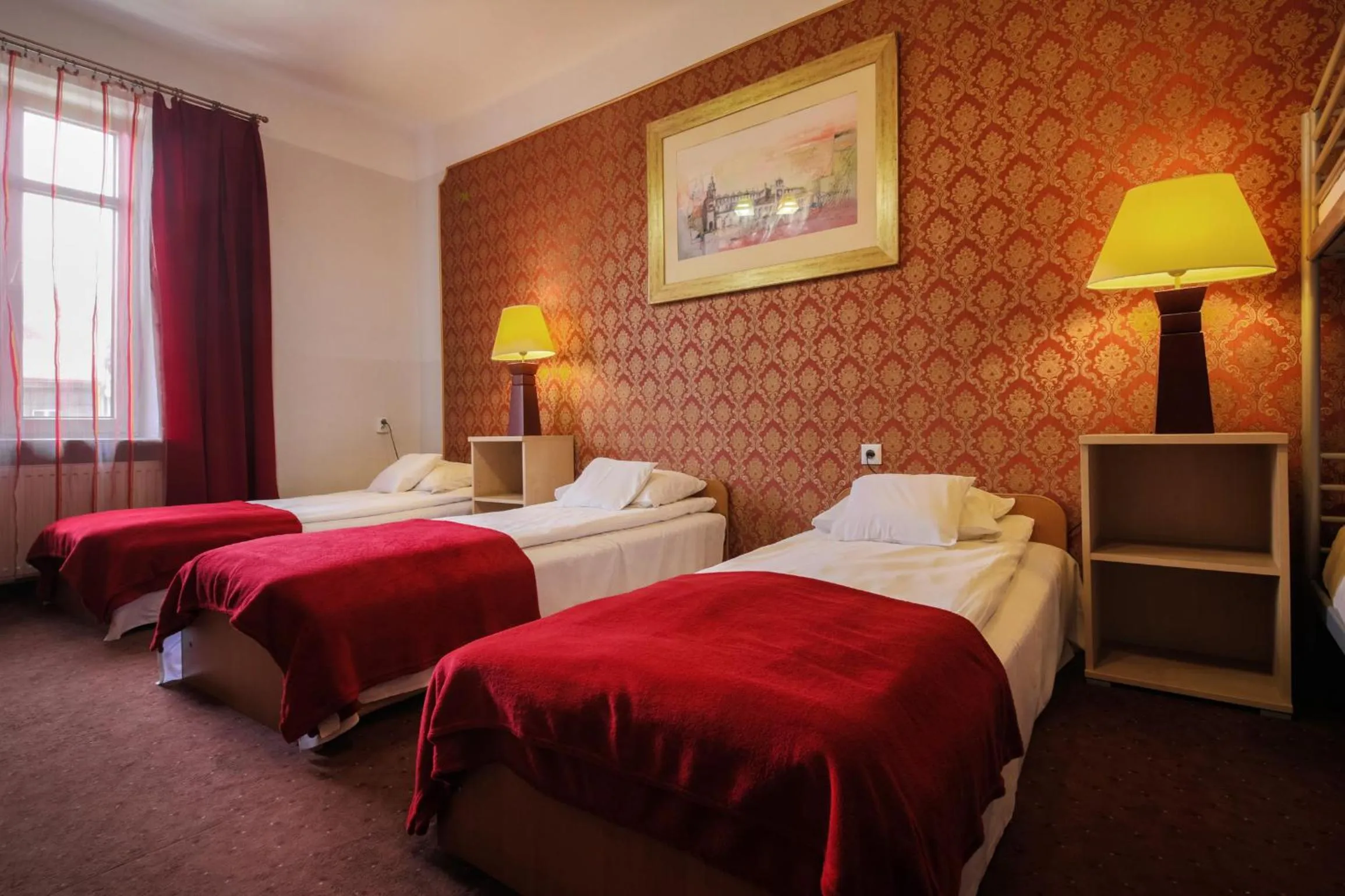 Photo of the whole room, Bed in Red Carpet Hostel