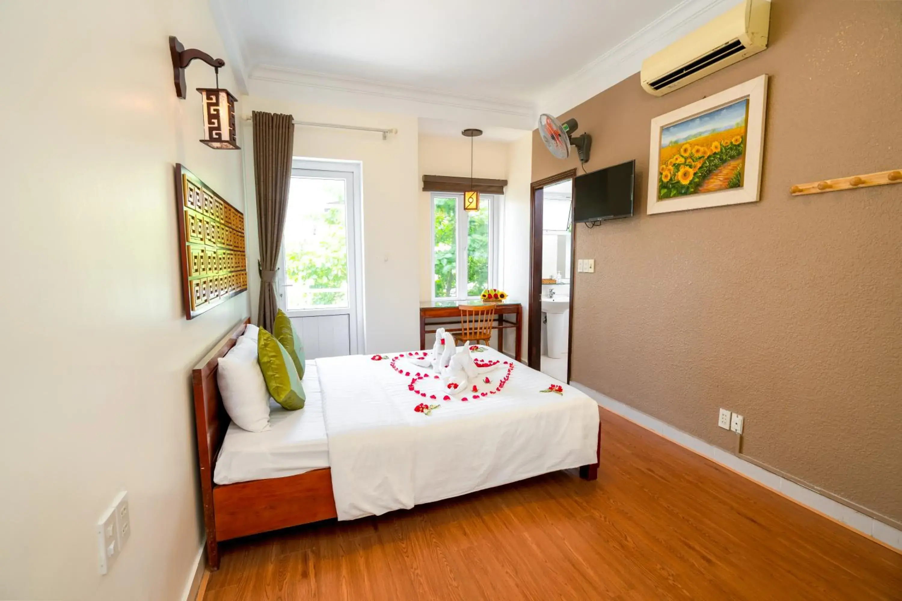 Double Room with Balcony in AMIGO HUE hotel Double Room with Balcony in AMIGO HUE hotel