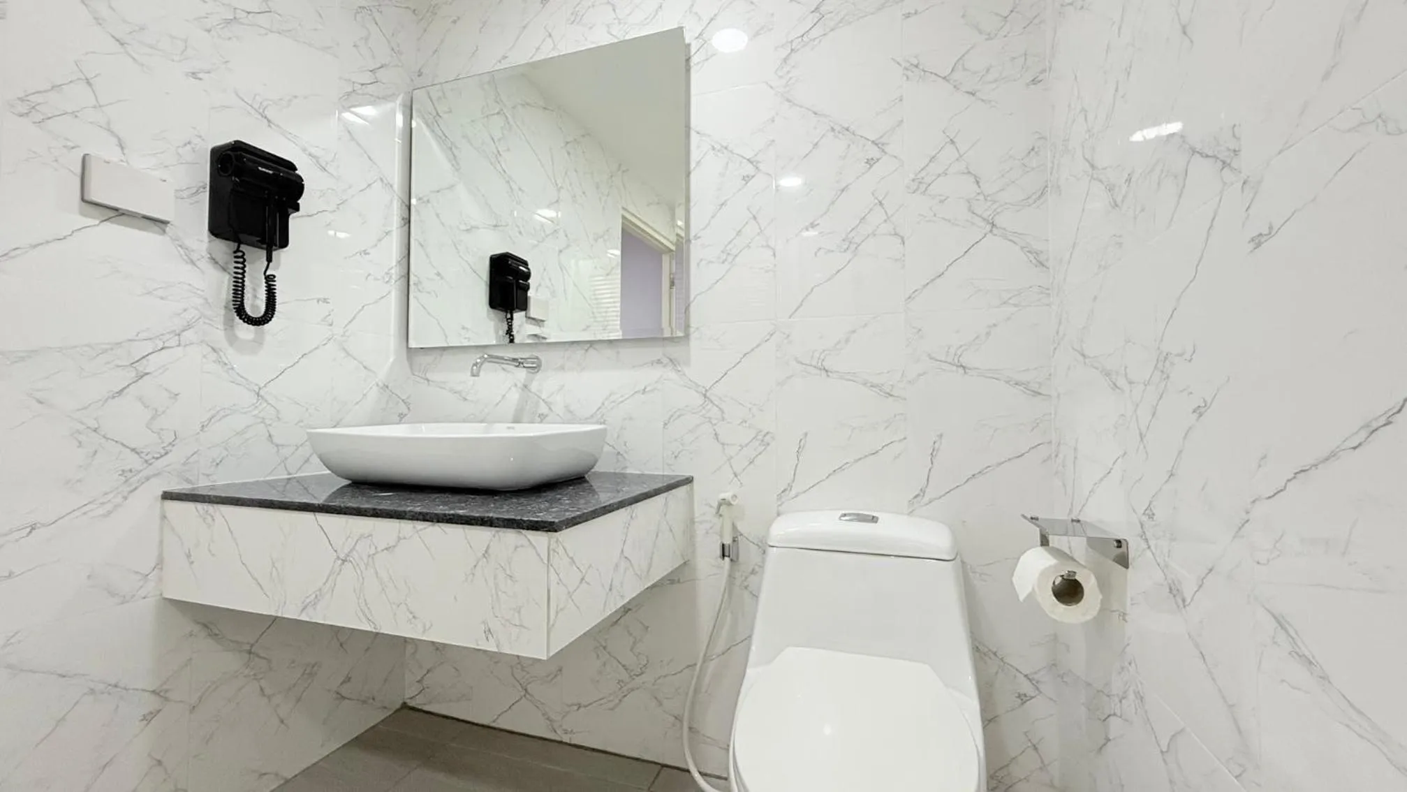 Shower in Issara House Bangkok