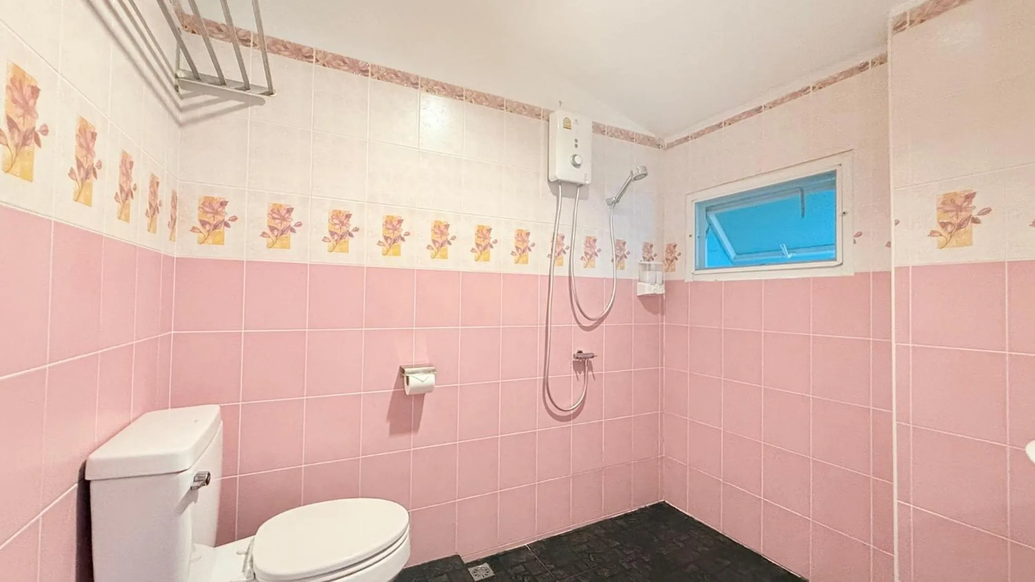 Shower in Issara House Bangkok