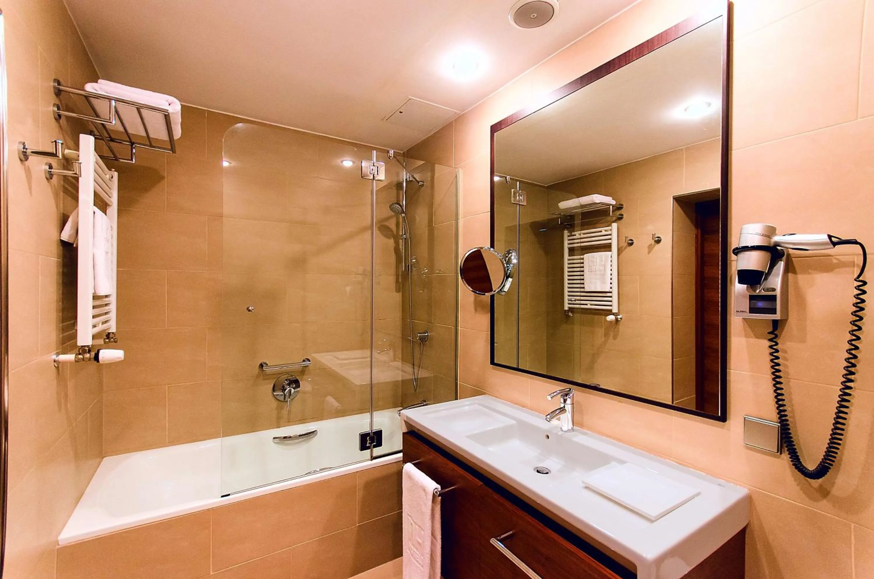 Bathroom in Hotel NH Poznan