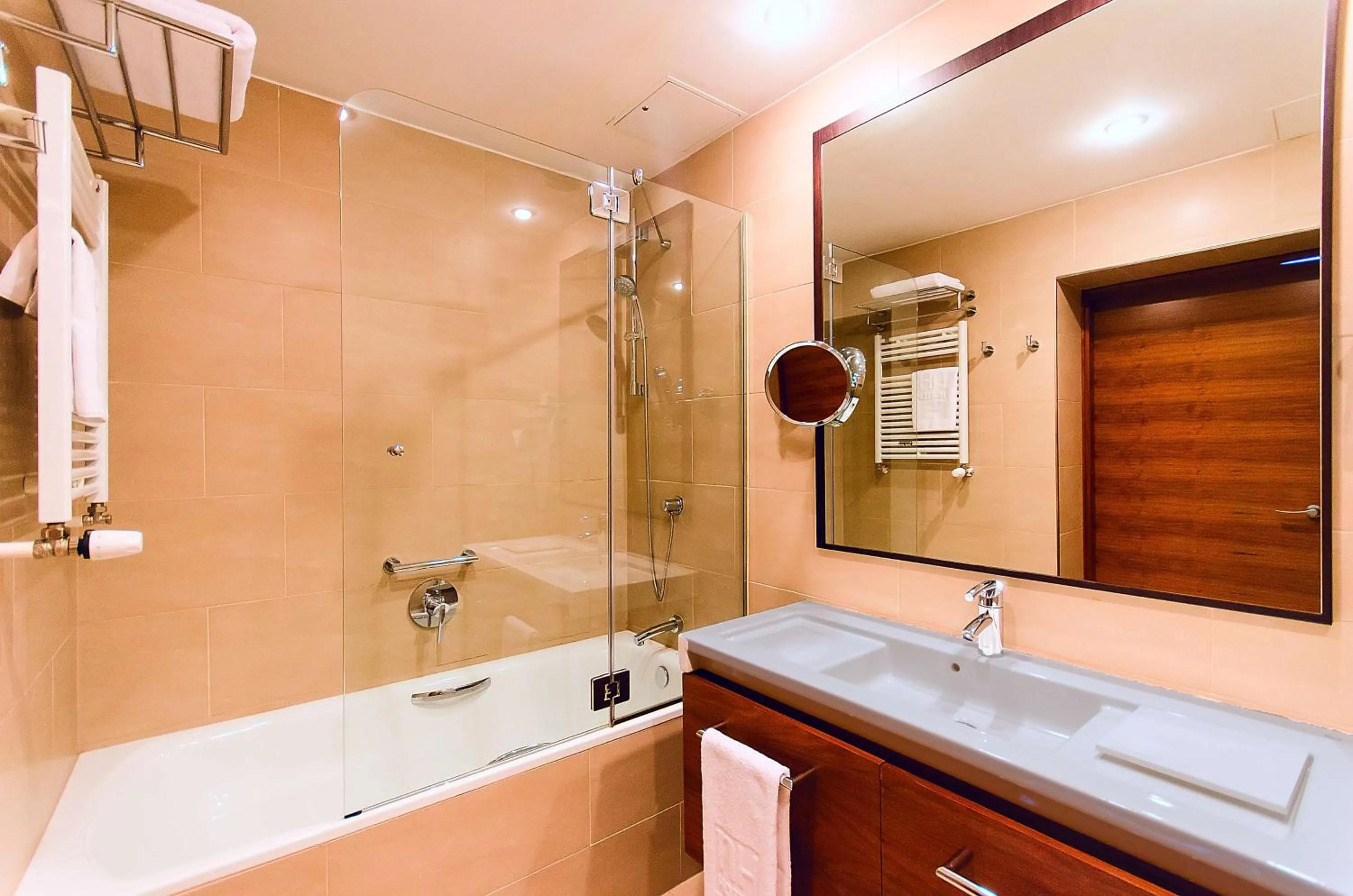 Bathroom in Hotel NH Poznan