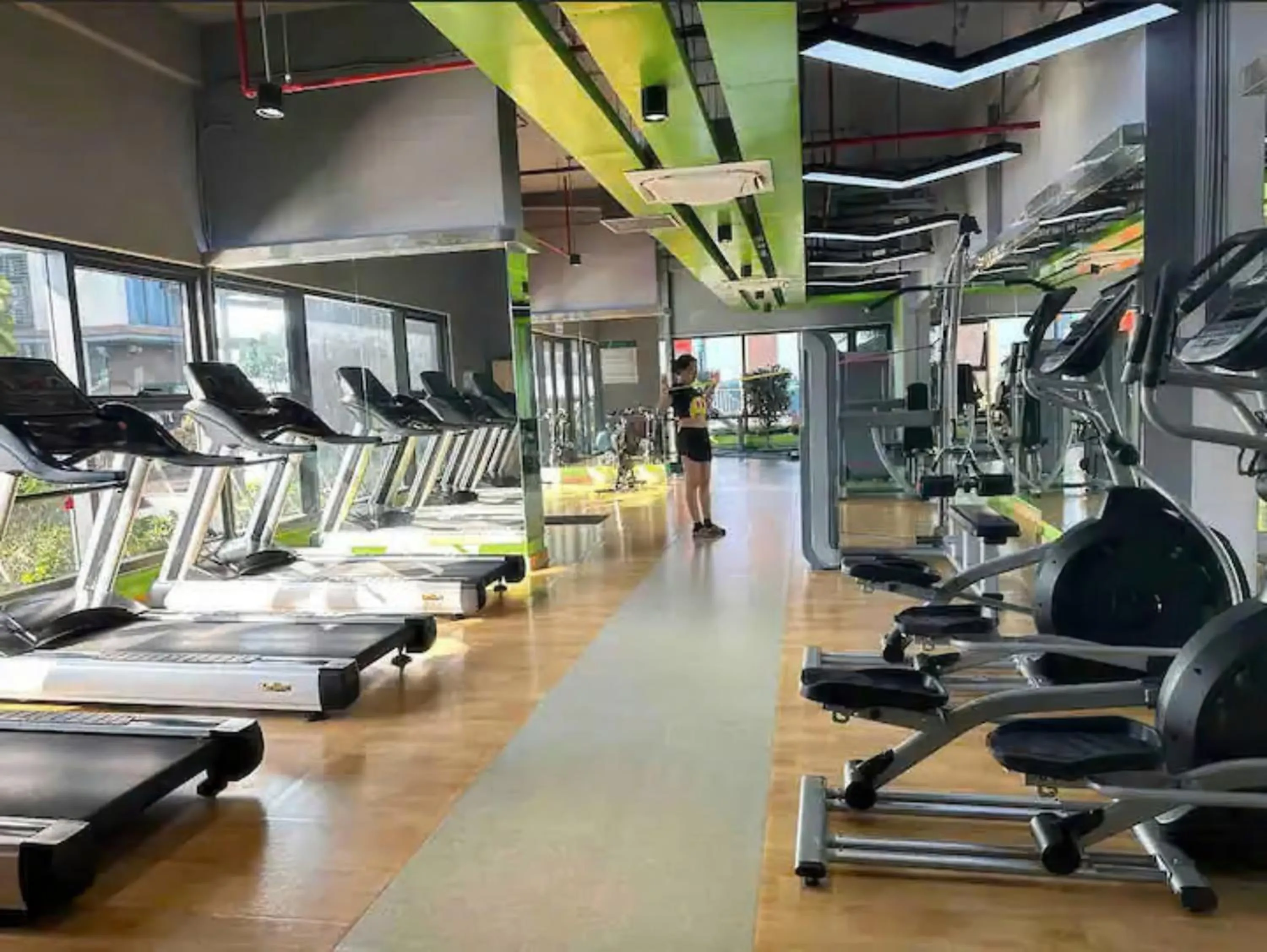 Fitness centre/facilities in Eco Green Saigon - Free Gym & Netflix & Pool