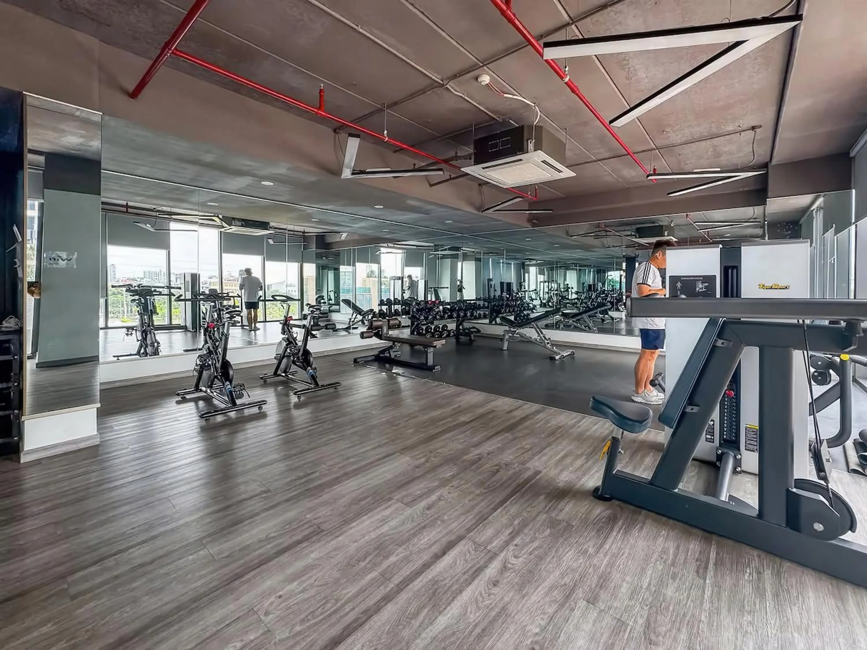 Fitness centre/facilities in Eco Green Saigon - Free Gym & Netflix & Pool