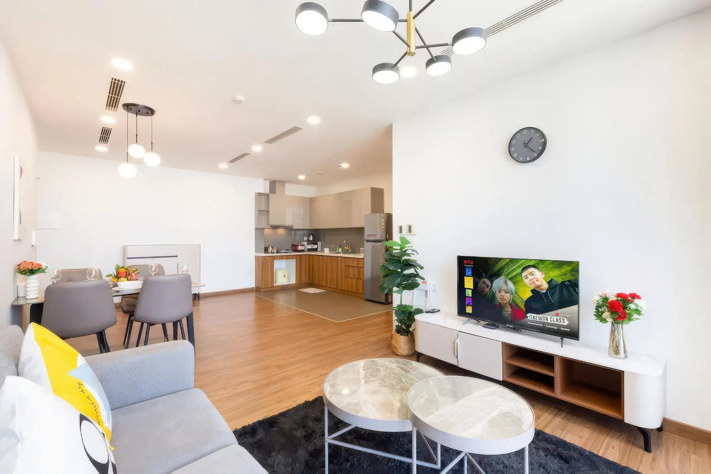 TV and multimedia in Eco Green Saigon - Free Gym & Netflix & Pool