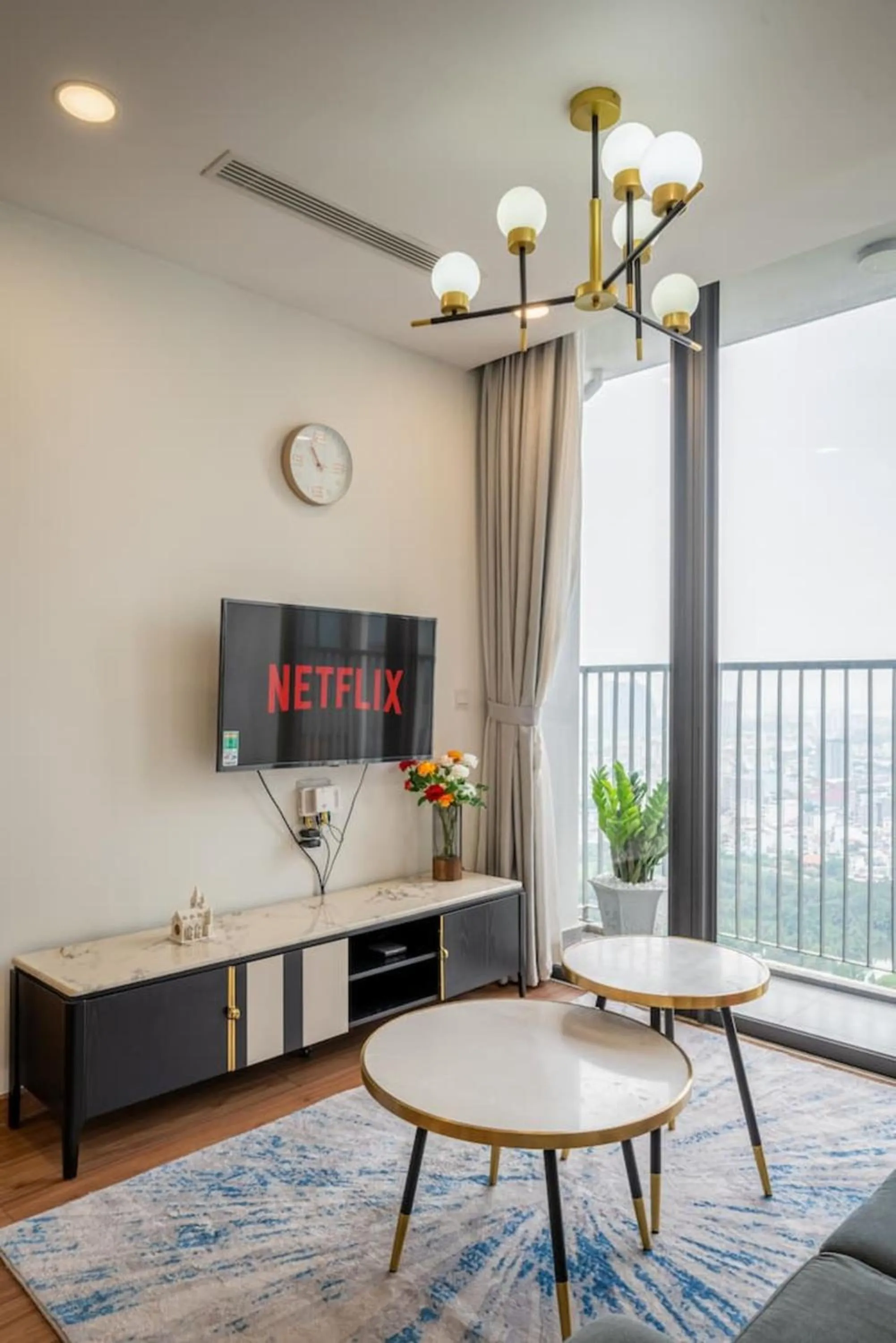TV and multimedia in Eco Green Saigon - Free Gym & Netflix & Pool