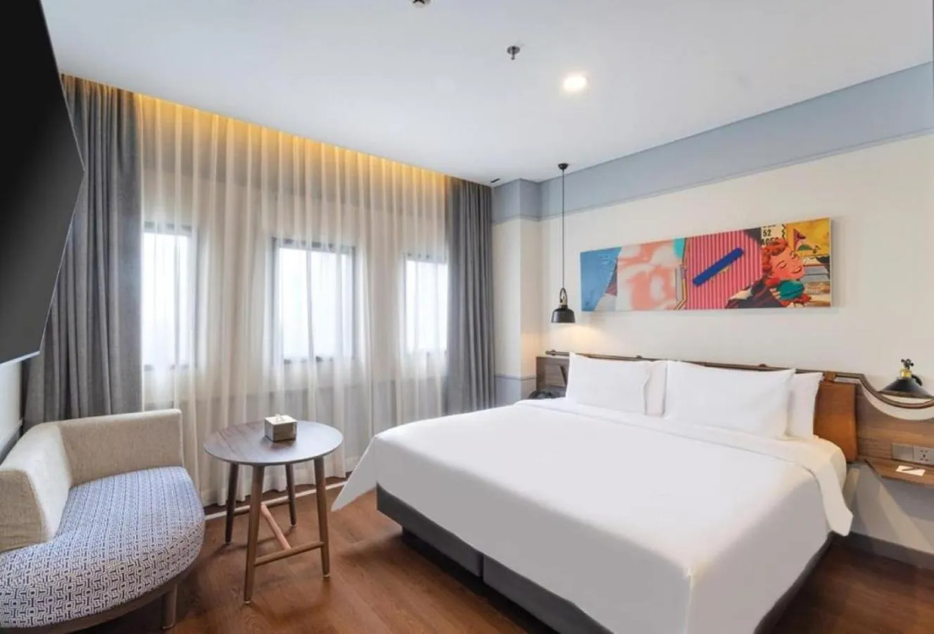 Photo of the whole room, Bed in ARTOTEL Hub Simpang Temu Jakarta