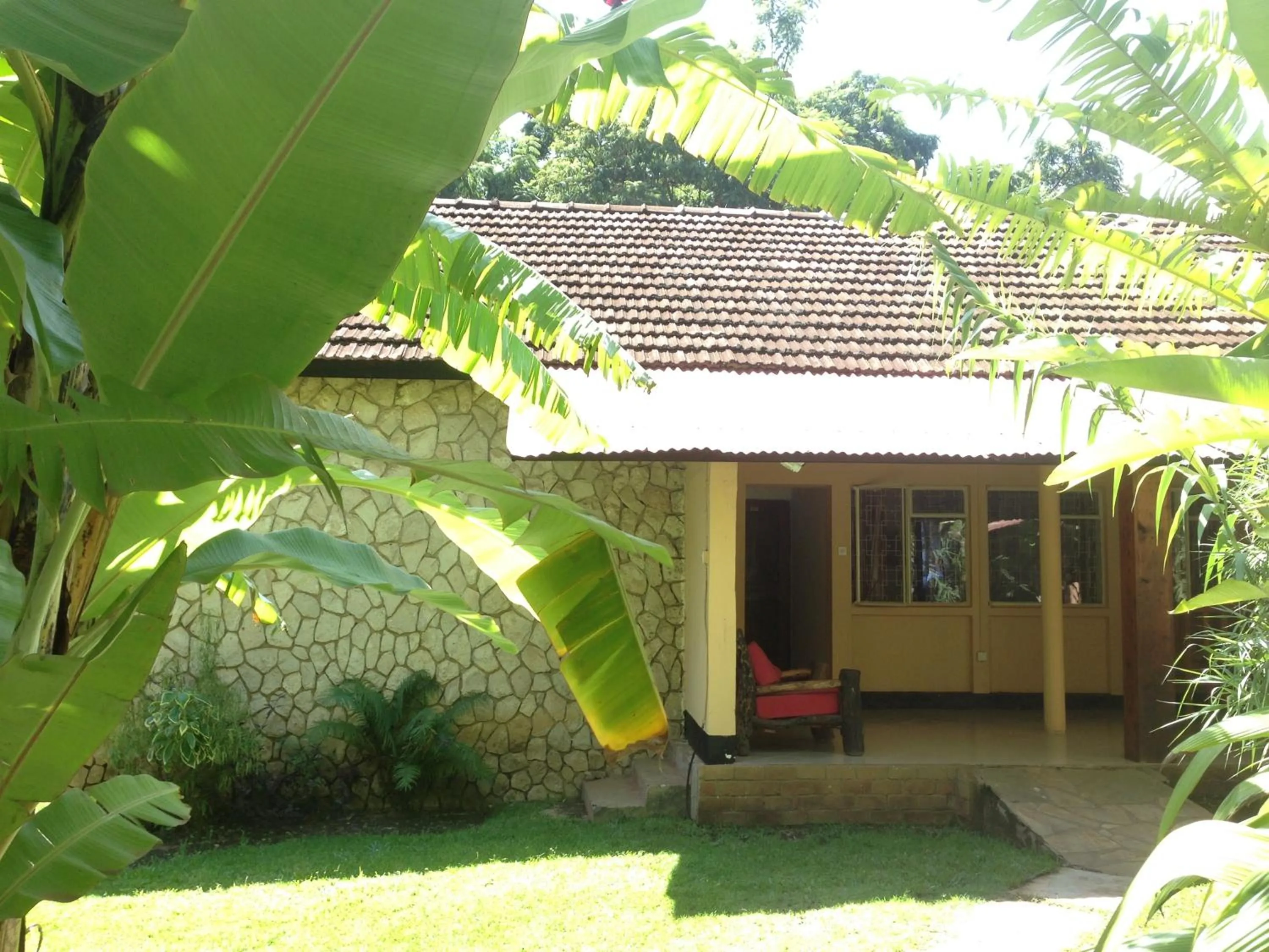 Facade/entrance in Outpost Lodge