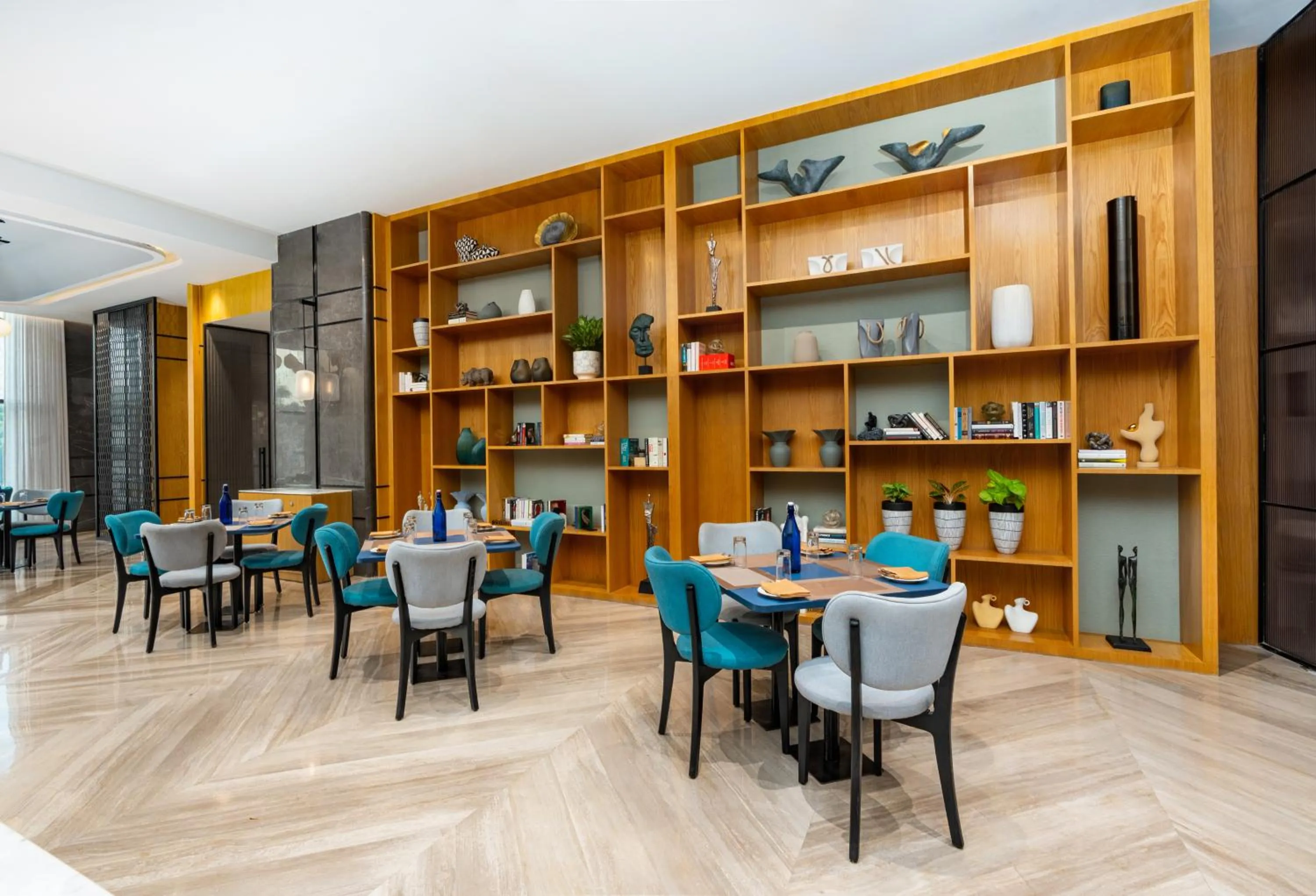 Restaurant/places to eat in Radisson Hotel Prayagraj