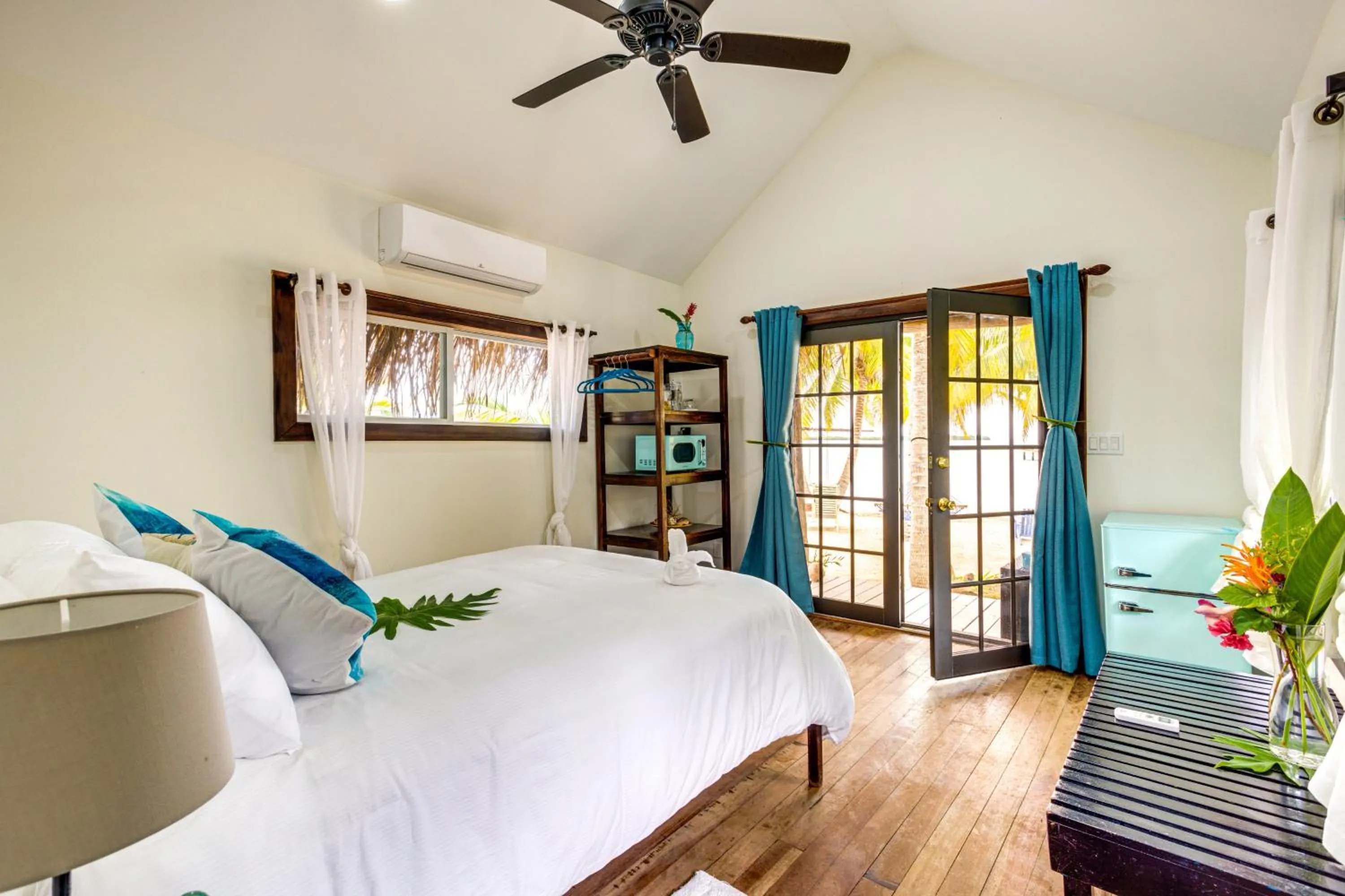 Bedroom, Bed in Azure Del Mar