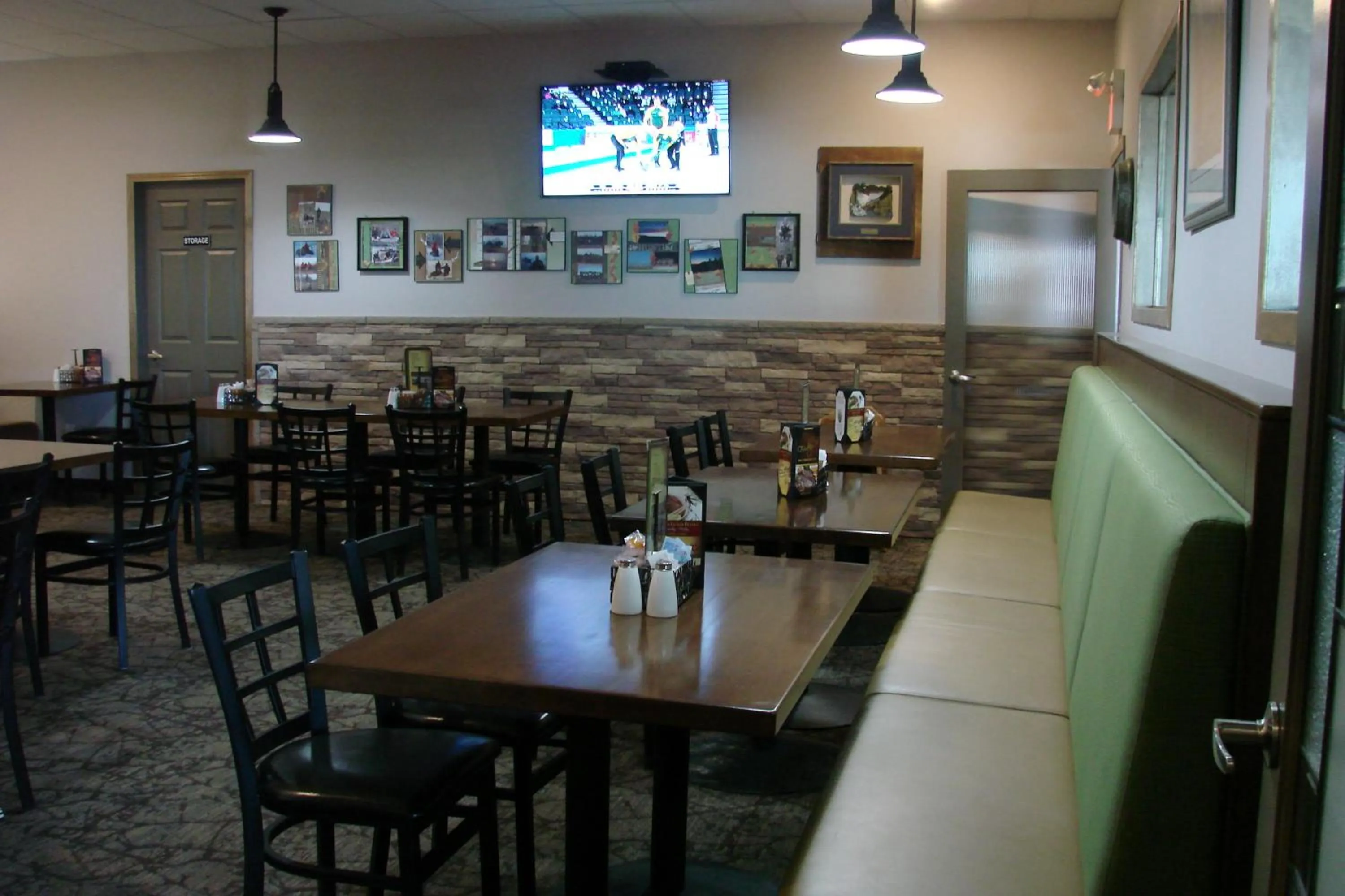 Restaurant/places to eat in Greenhead Motel & Restaurant