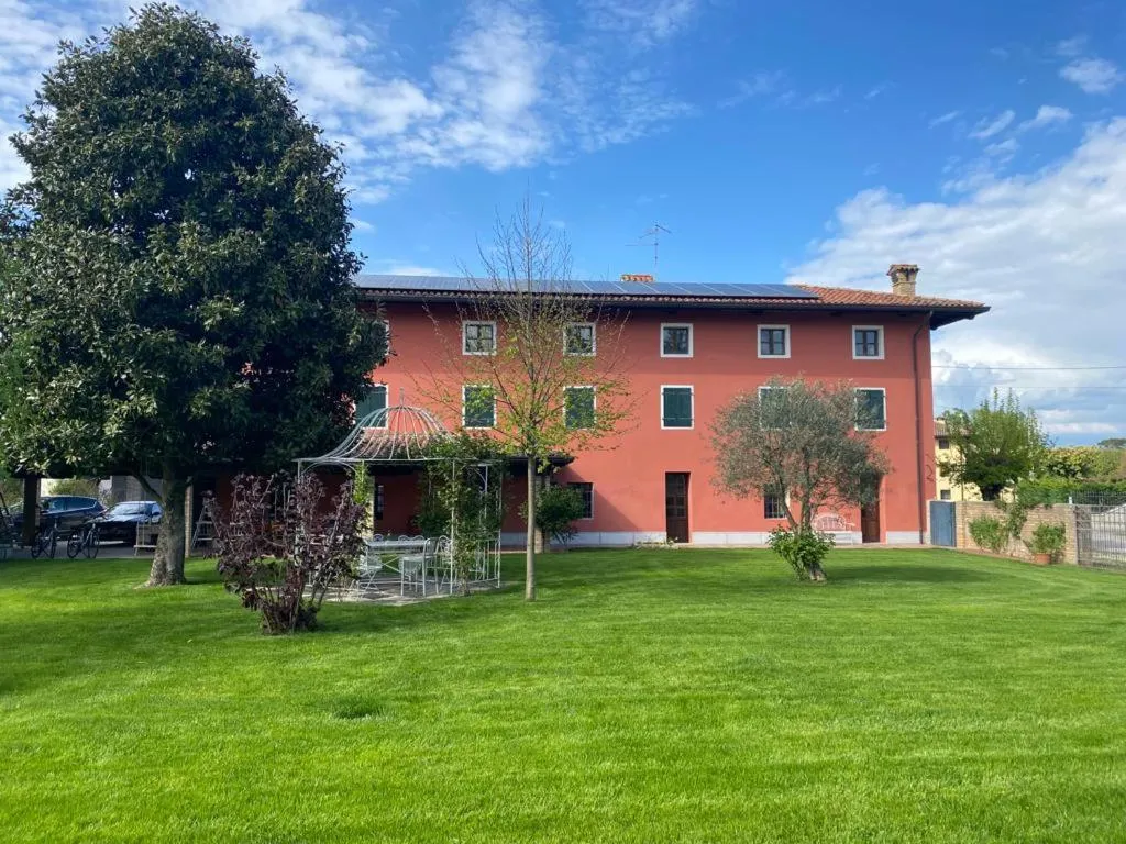 Property building in Fiori Di Maggio