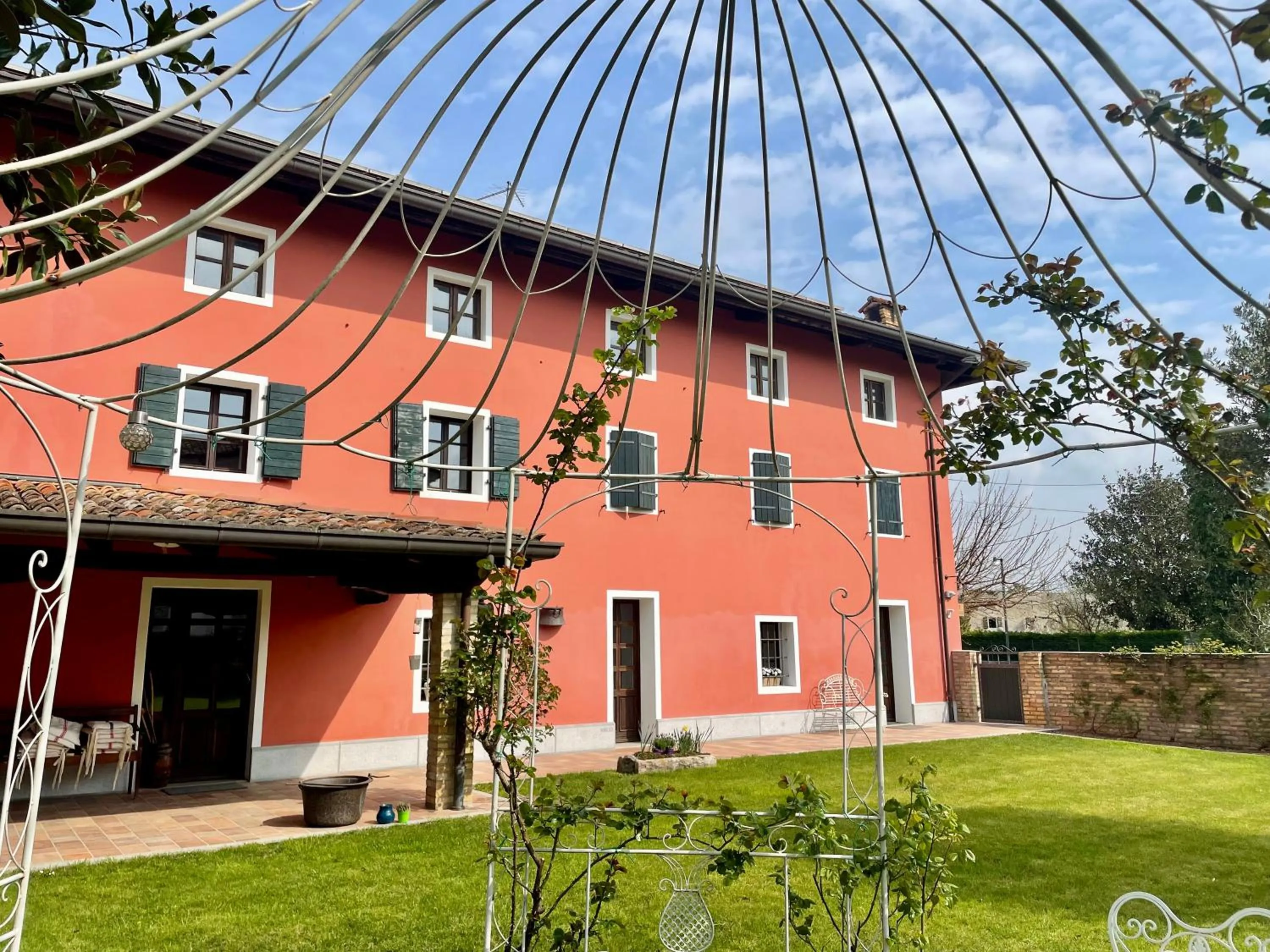 Property building in Fiori Di Maggio