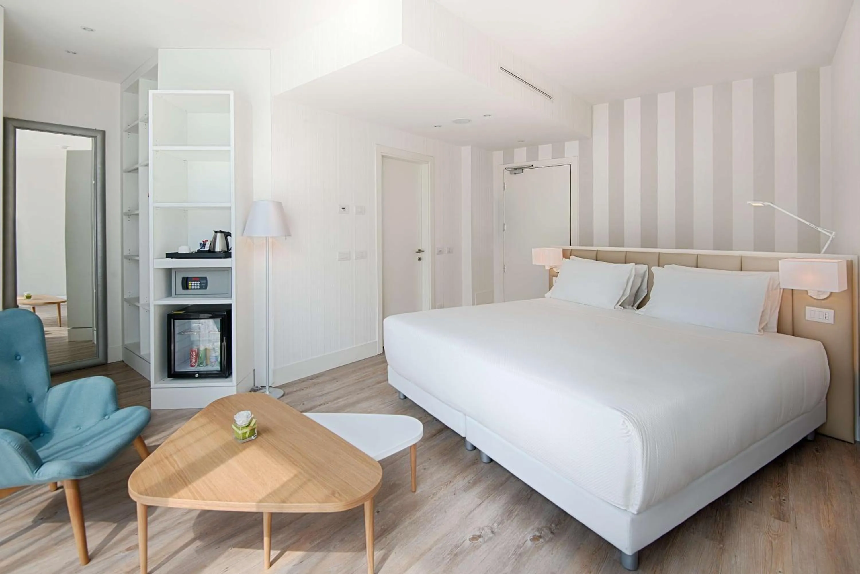 Photo of the whole room, Bed in NH Trento