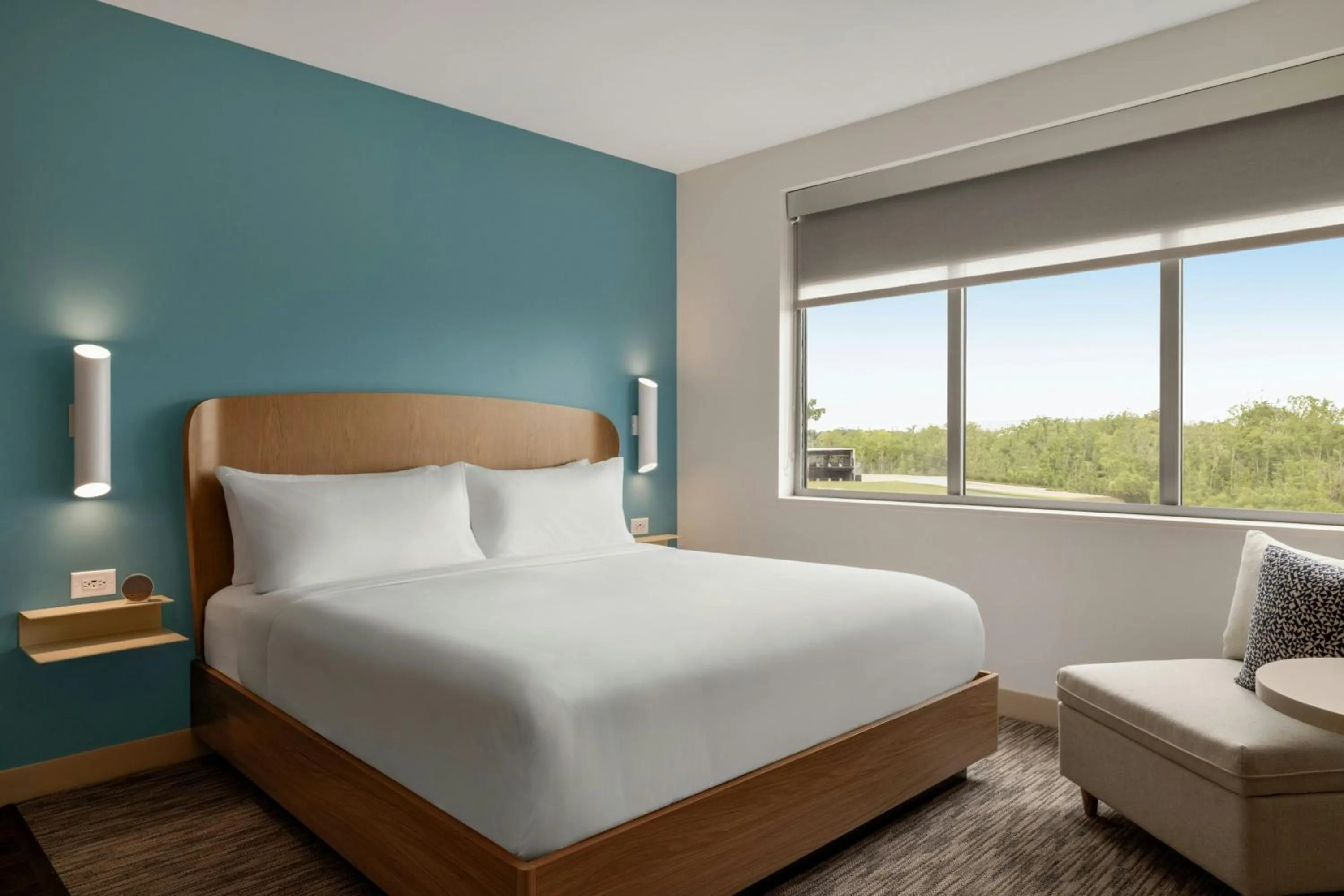 Photo of the whole room, Bed in Element Charleston Airport