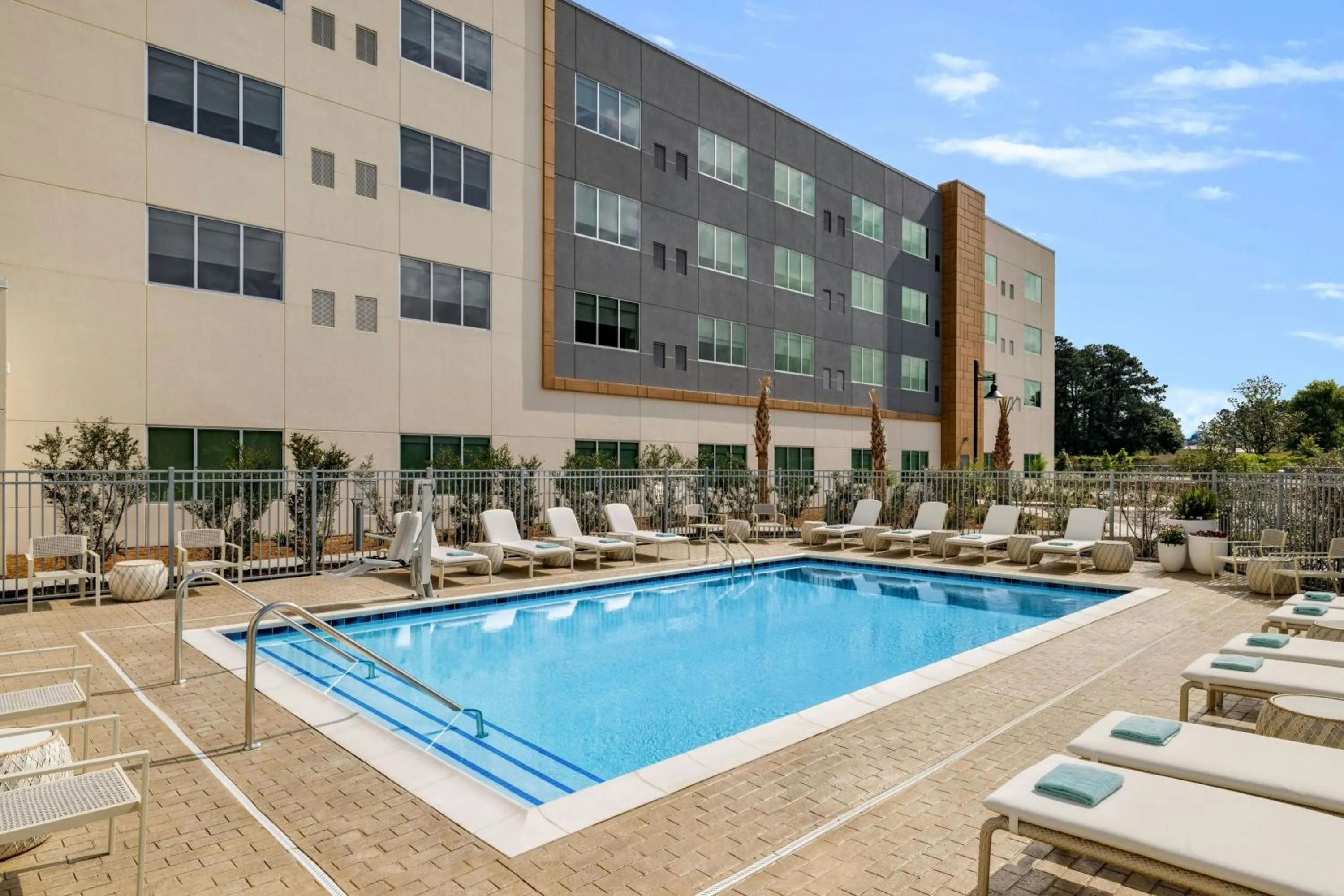 Swimming pool in Element Charleston Airport