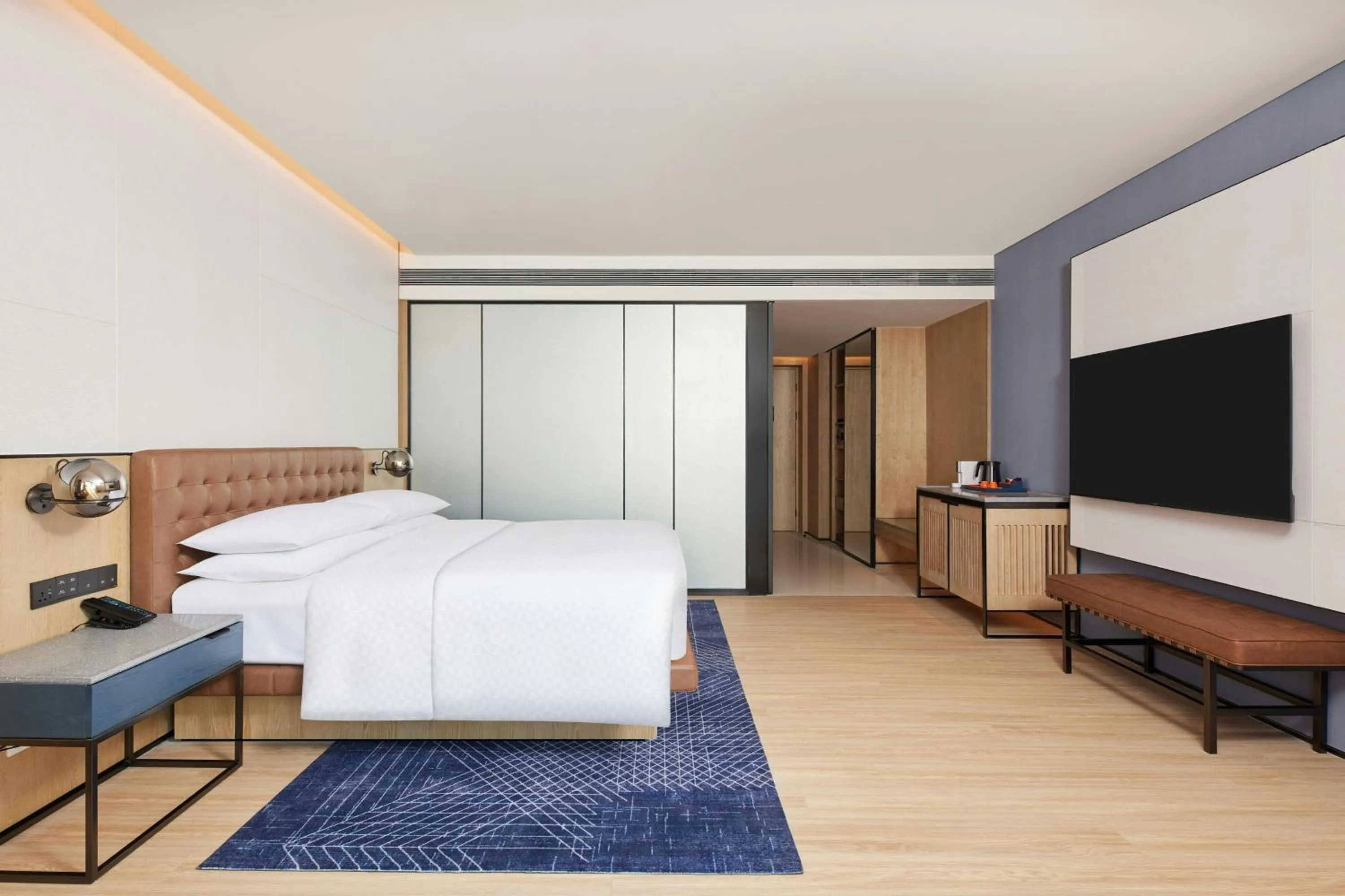 Photo of the whole room, Bed in Four Points by Sheraton Shenzhen, Guangming