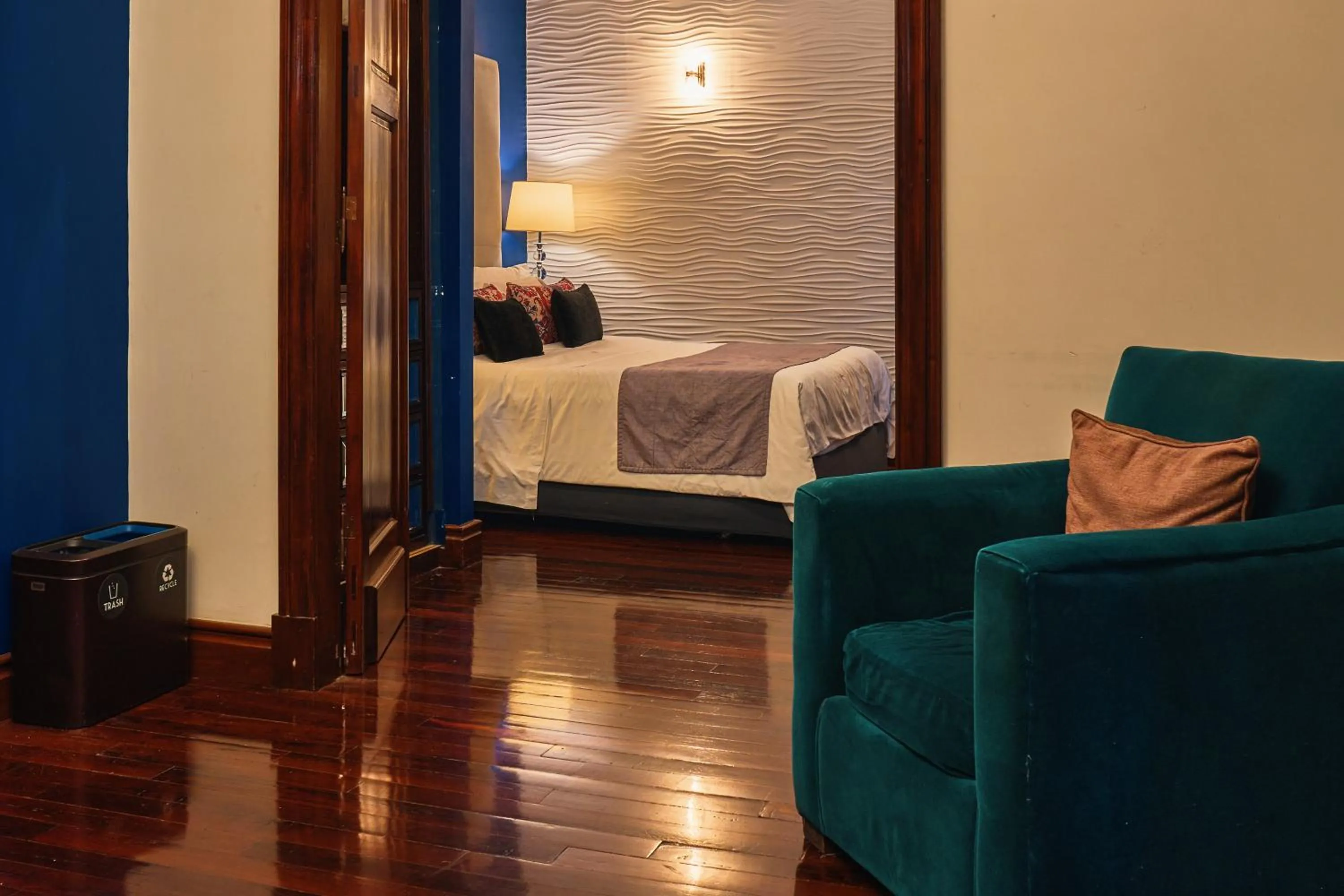 Seating area, Bed in Miravida Soho Hotel & Wine Bar