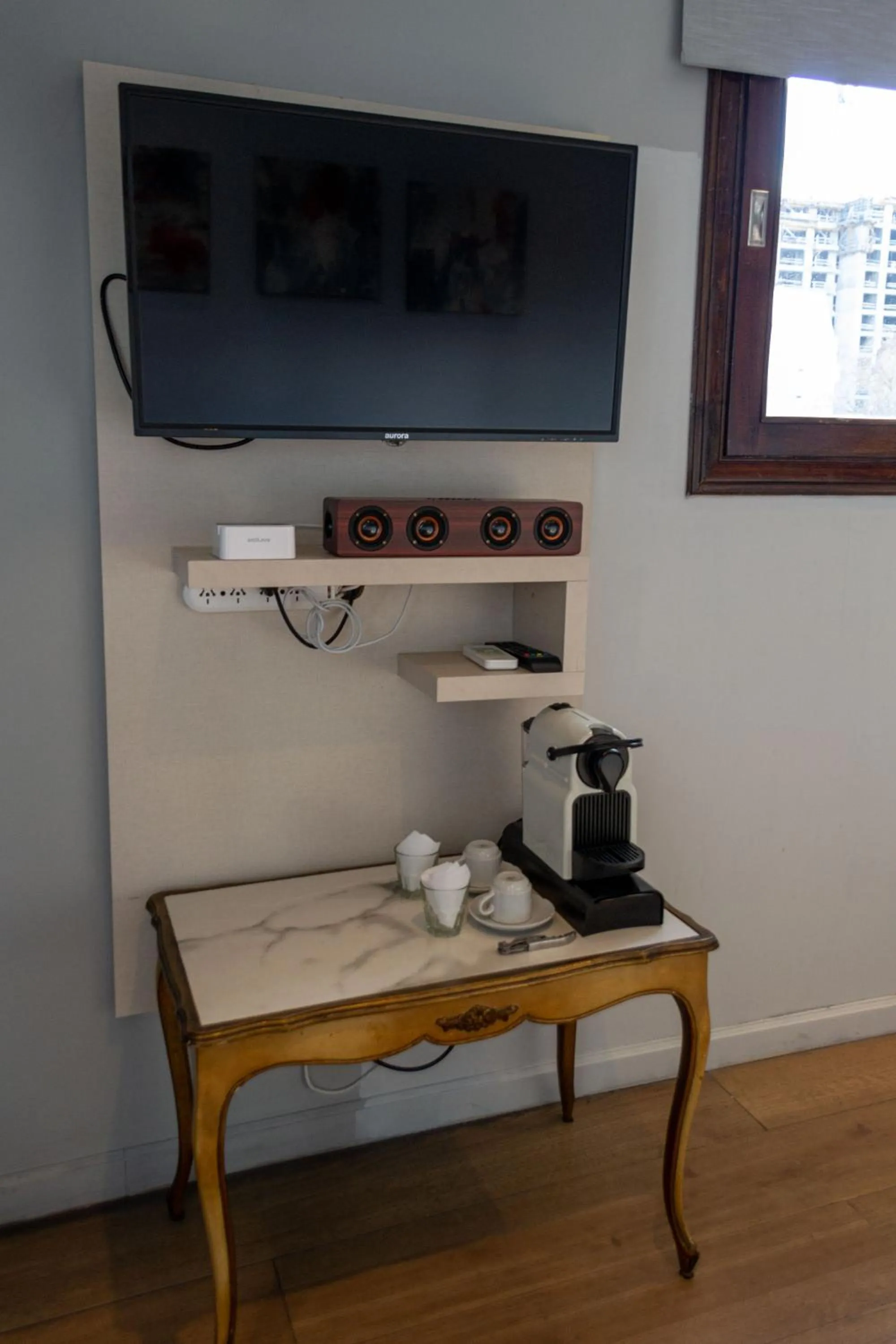 TV and multimedia in Miravida Soho Hotel & Wine Bar