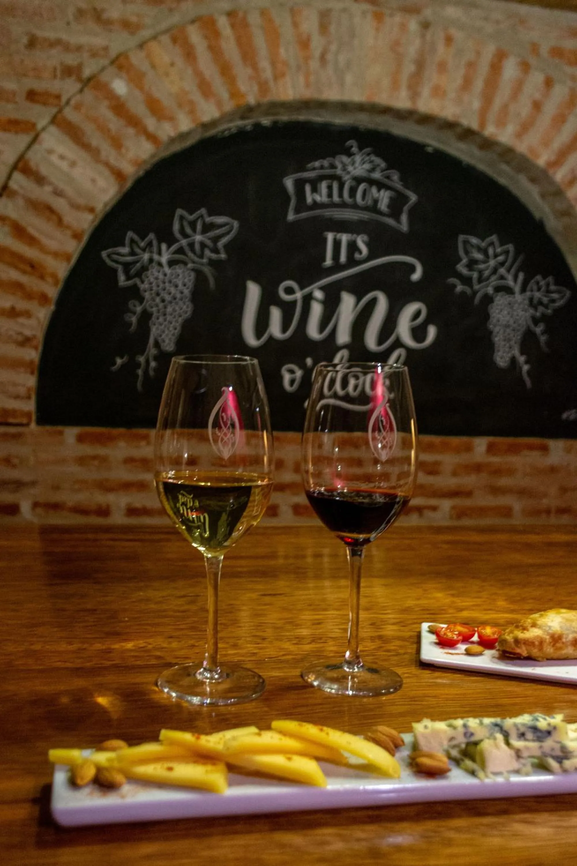 Food and drinks in Miravida Soho Hotel & Wine Bar