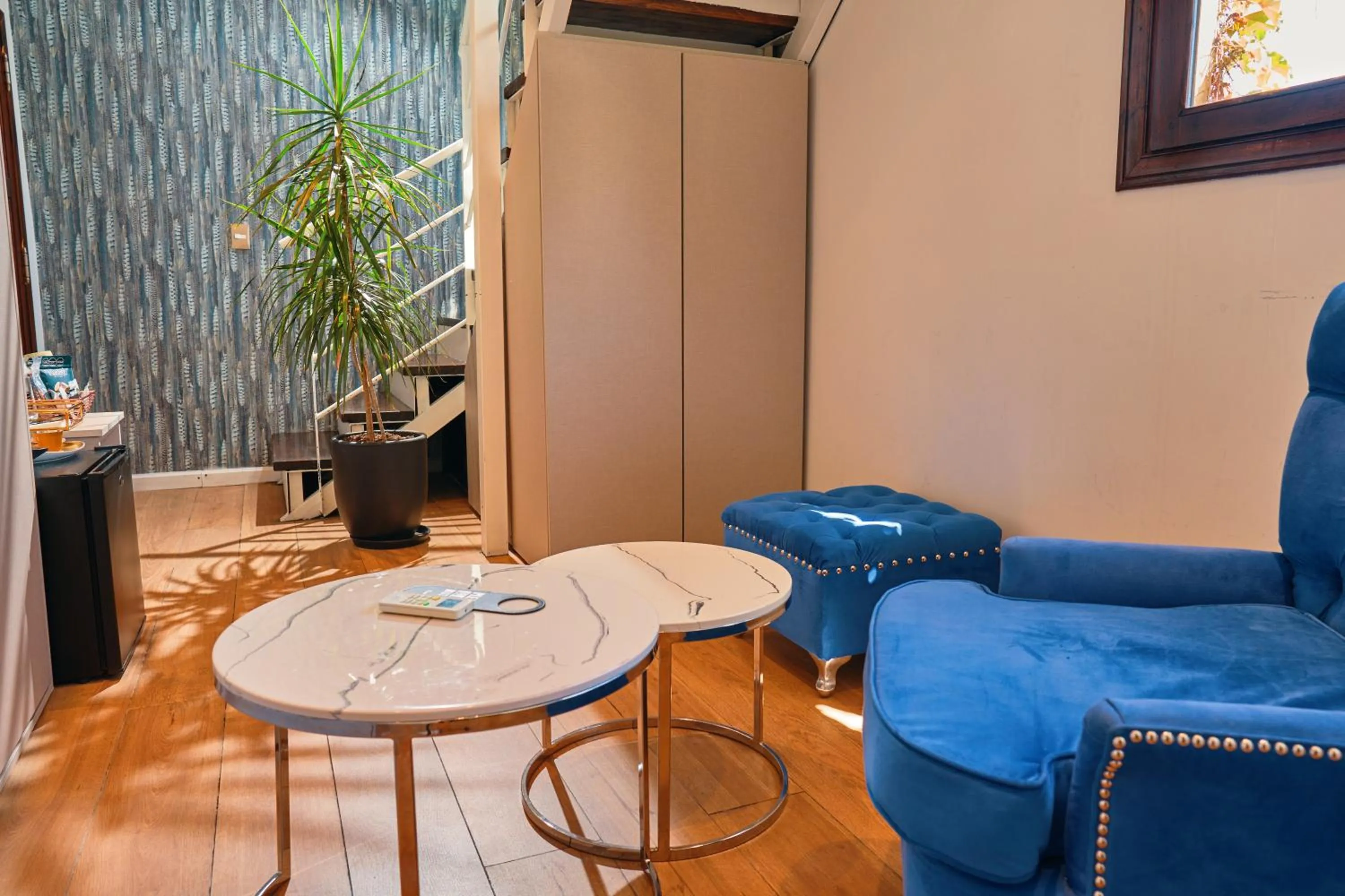 Seating area in Miravida Soho Hotel & Wine Bar