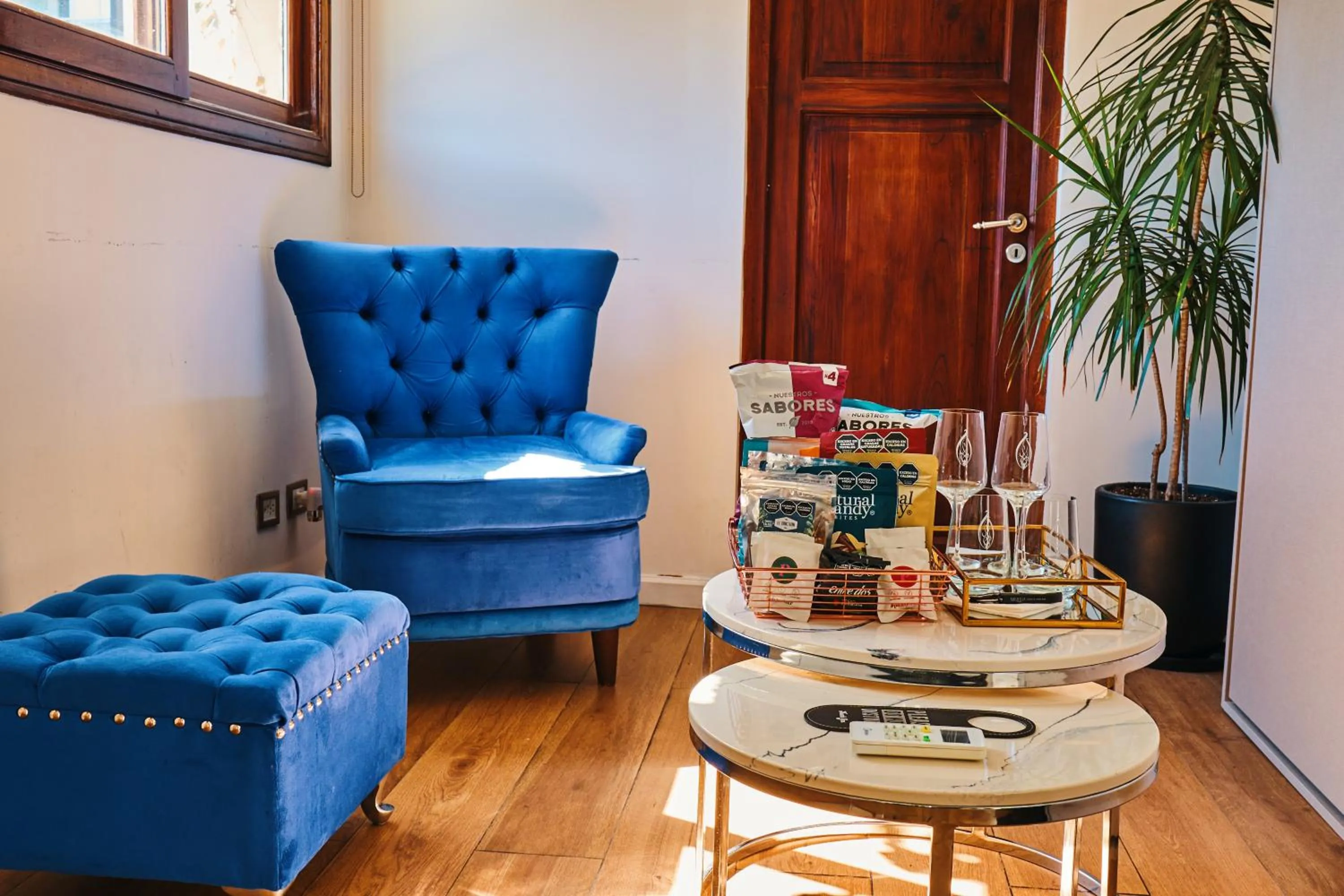 Living room in Miravida Soho Hotel & Wine Bar