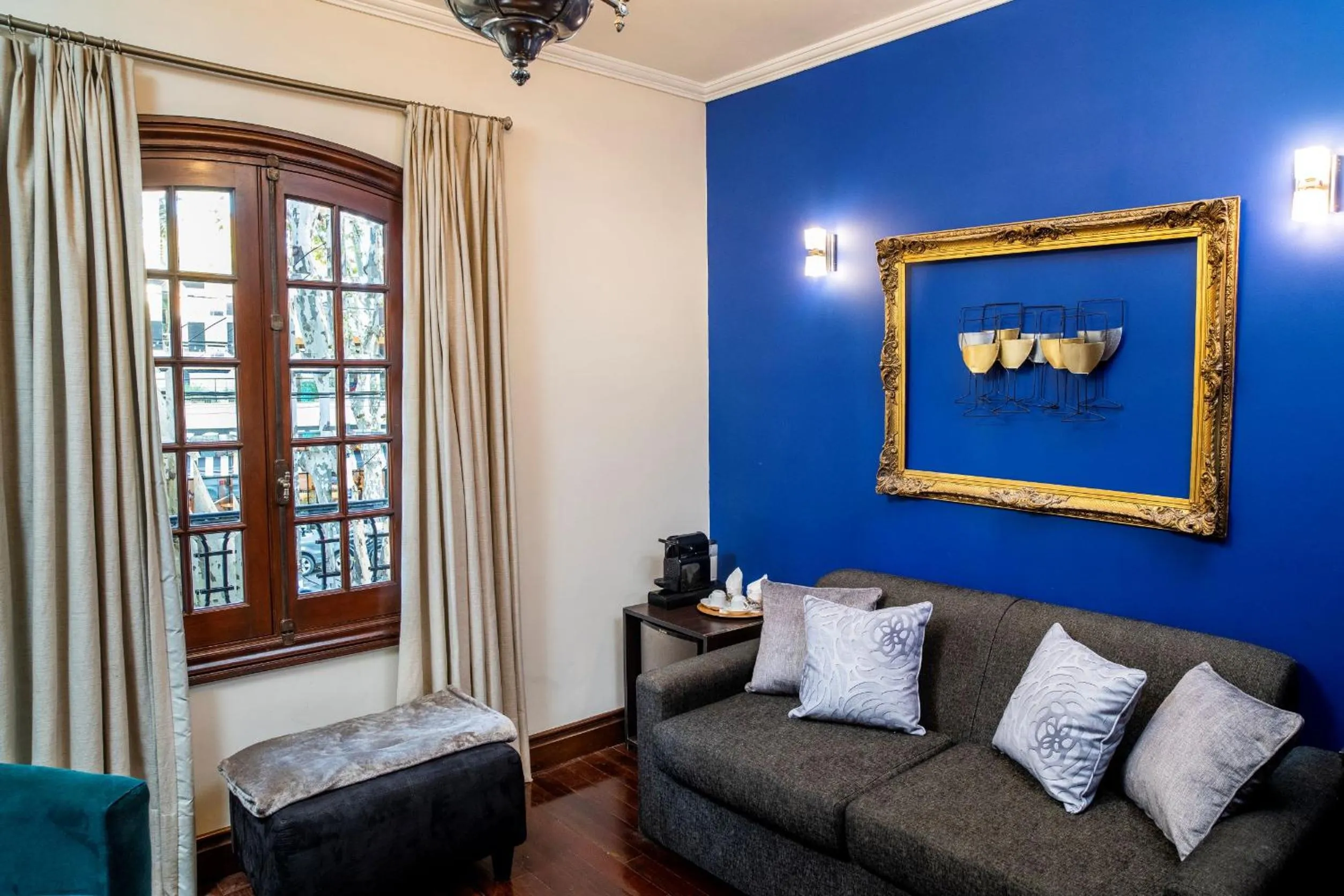 Living room in Miravida Soho Hotel & Wine Bar